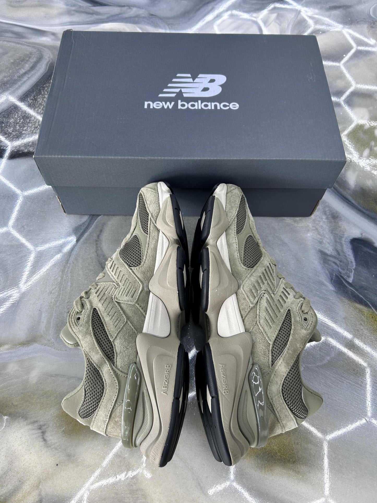 New Balance 9060 "Olive" Used Size 11