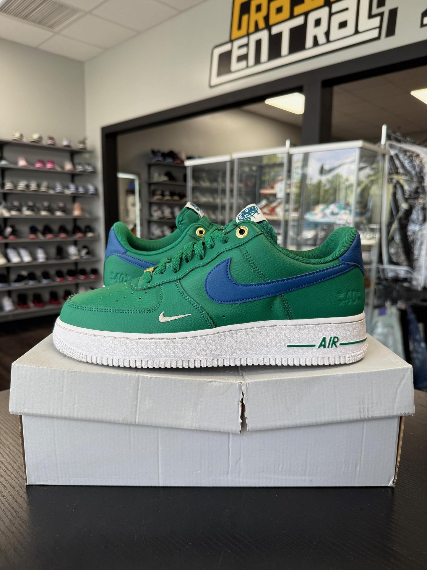 Air Force 1 Low Malachite Used Size 10.5