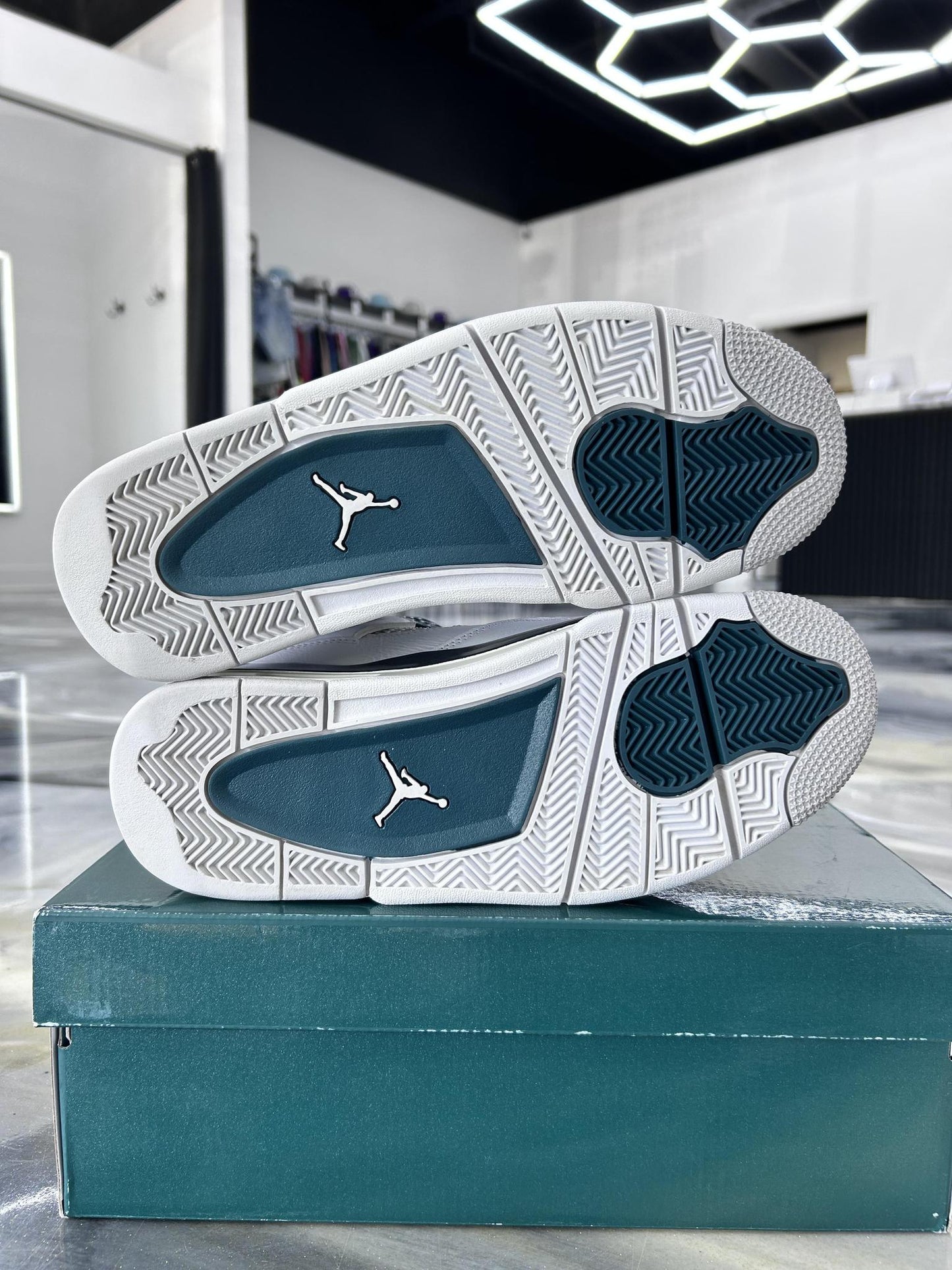 Jordan 4 "Oxidized Green" Used Size 9