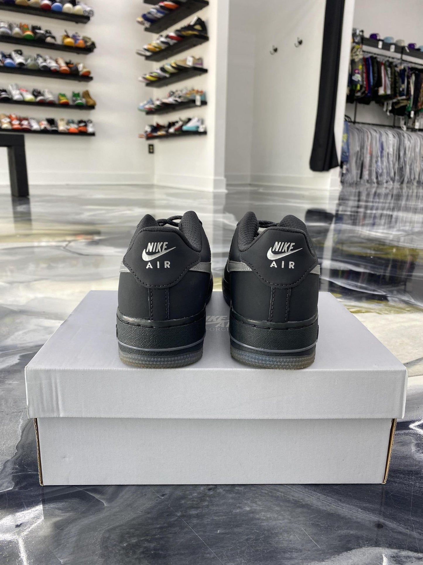 Nike Air Force One Low "Anthracite Reflective Silver" Used Size 7Y/8.5W