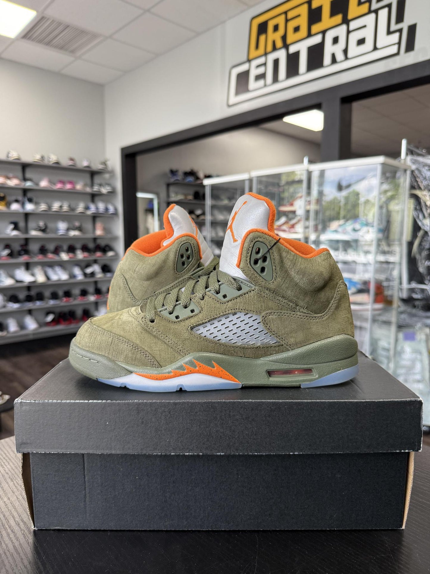 Jordan 5 "Olive" Used Size 6Y/7.5W
