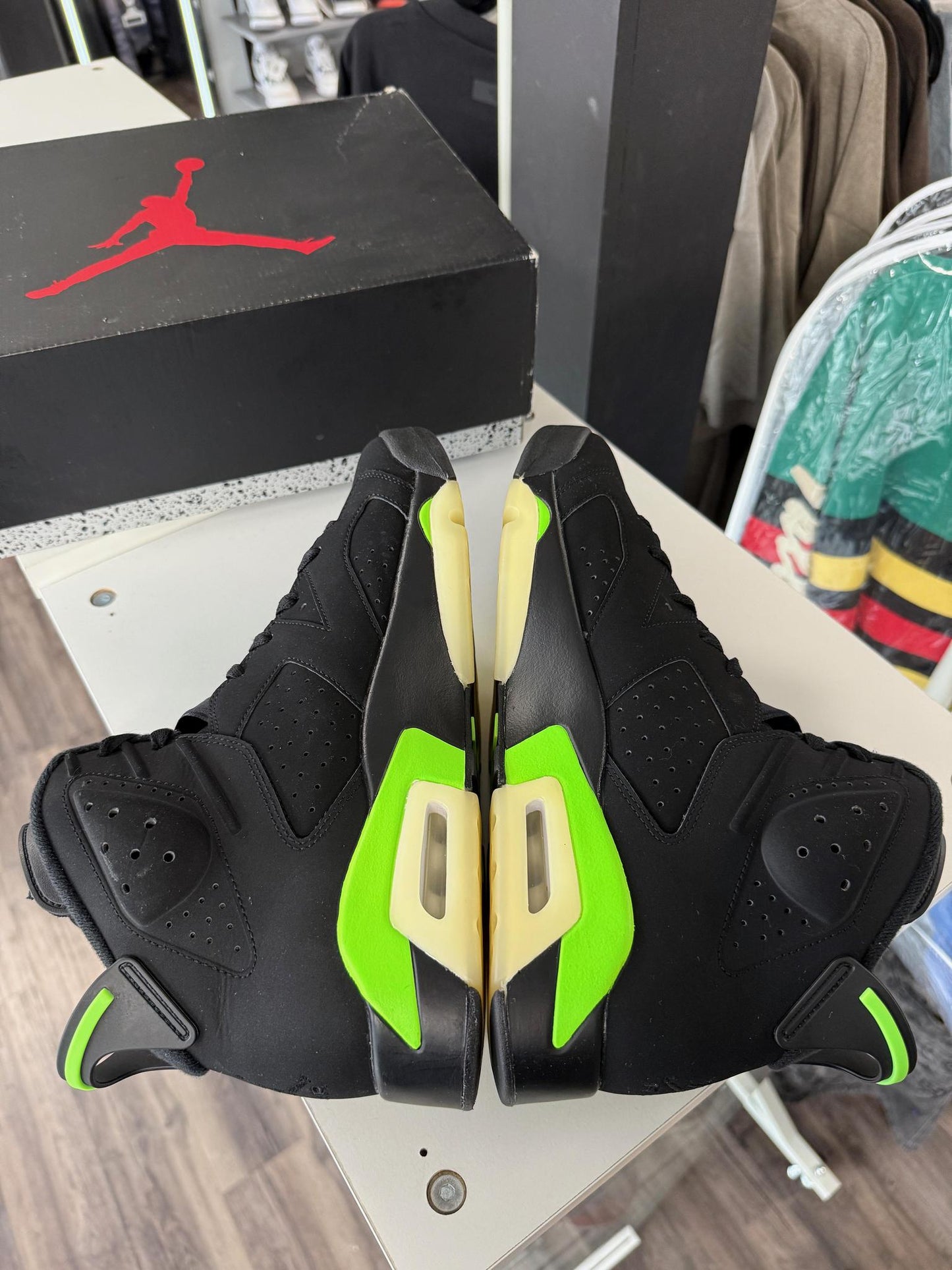 Jordan 6 "Electric Green" Used Size 12