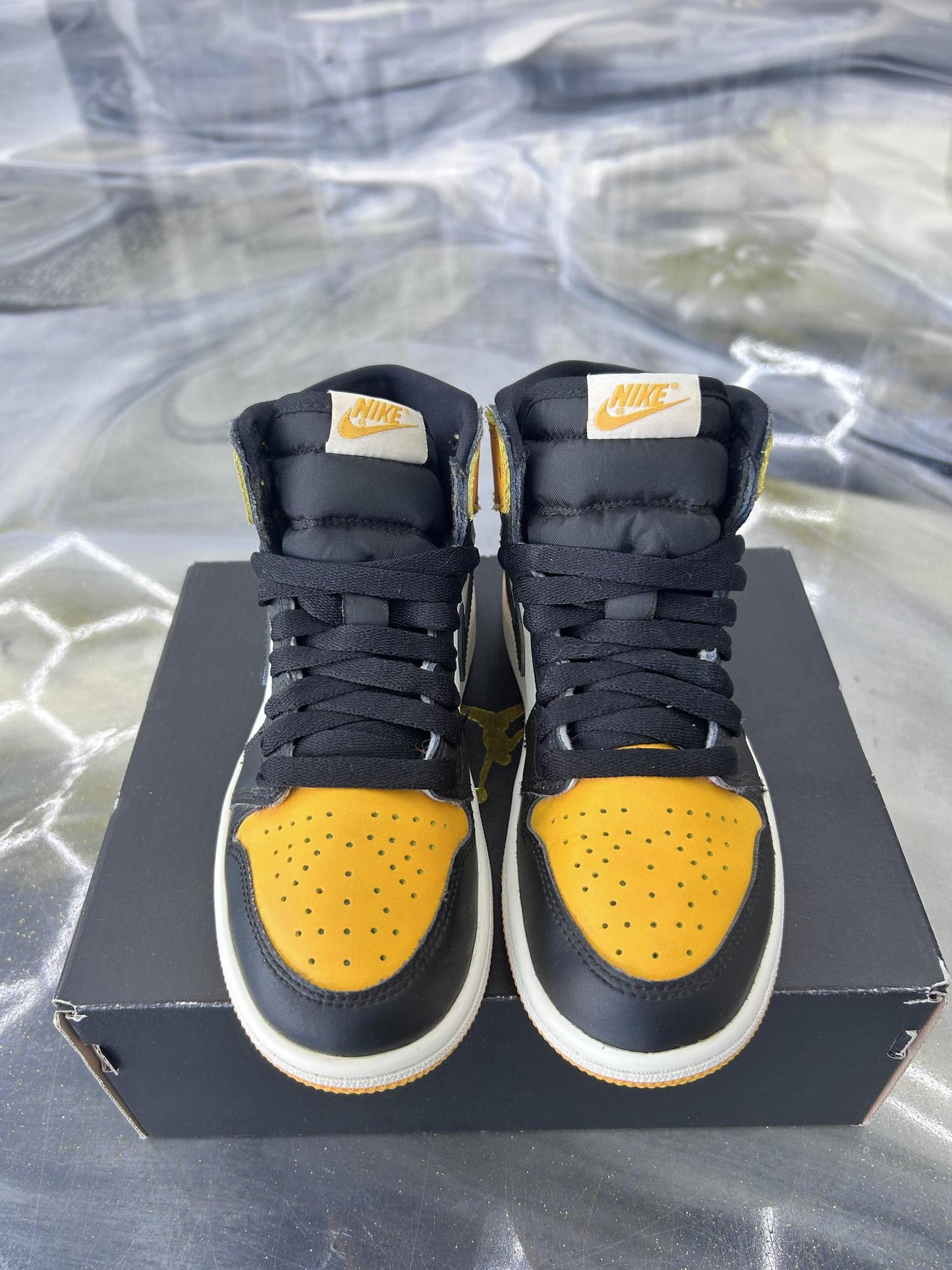 Jordan 1 "Yellow Toe Taxi" Used Size 2Y