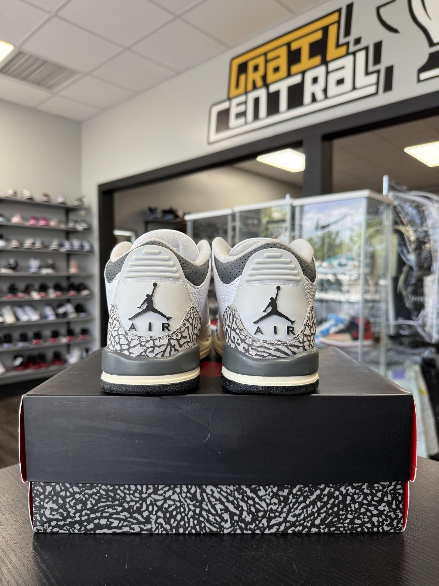 Jordan 3 "Hide N' Sneak" Used Size 7Y/8.5W