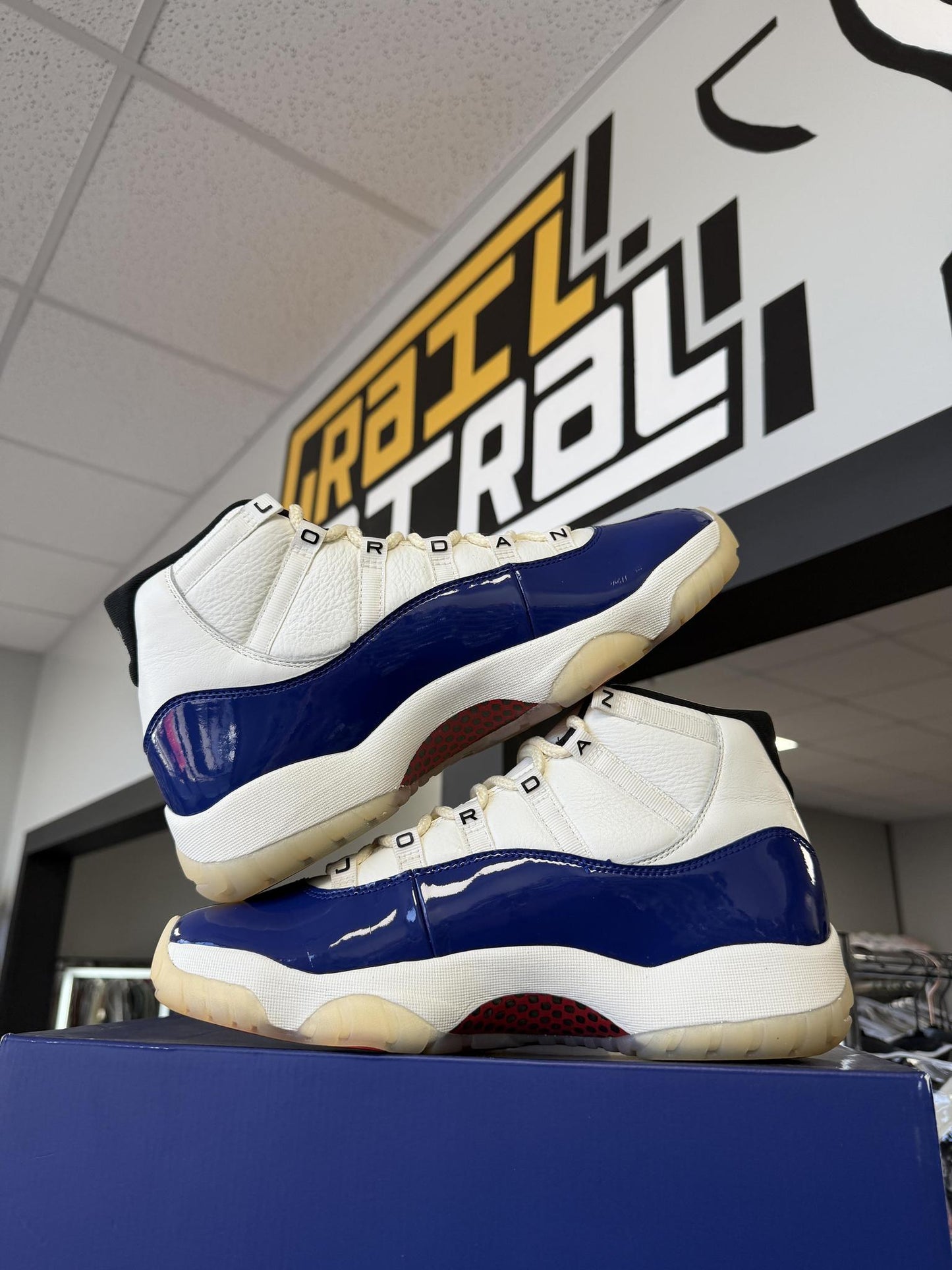 Jordan 11 "Rare Air" Used Size 10
