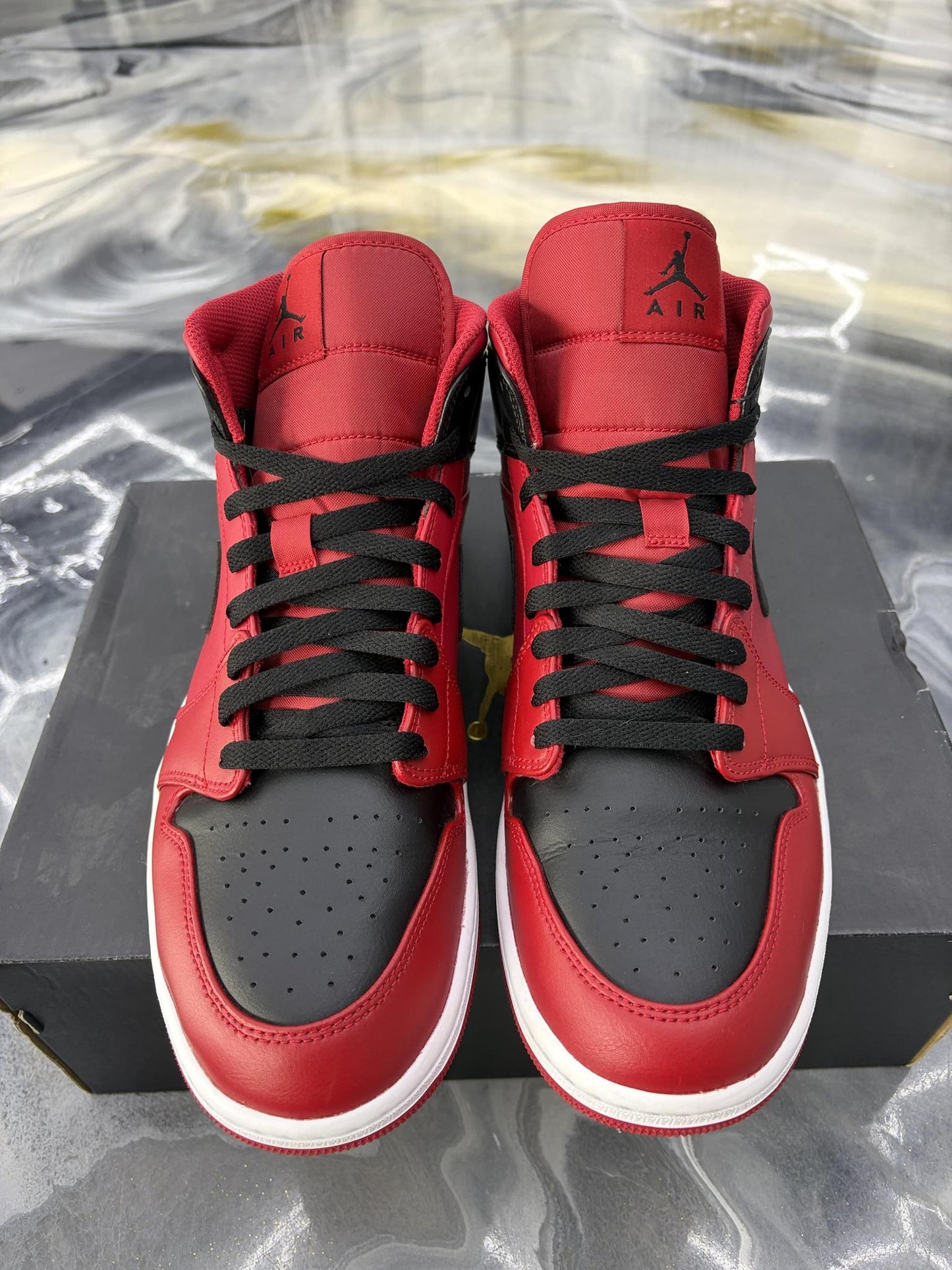 Jordan 1 Mid "Reverse Bred" Used Size 10