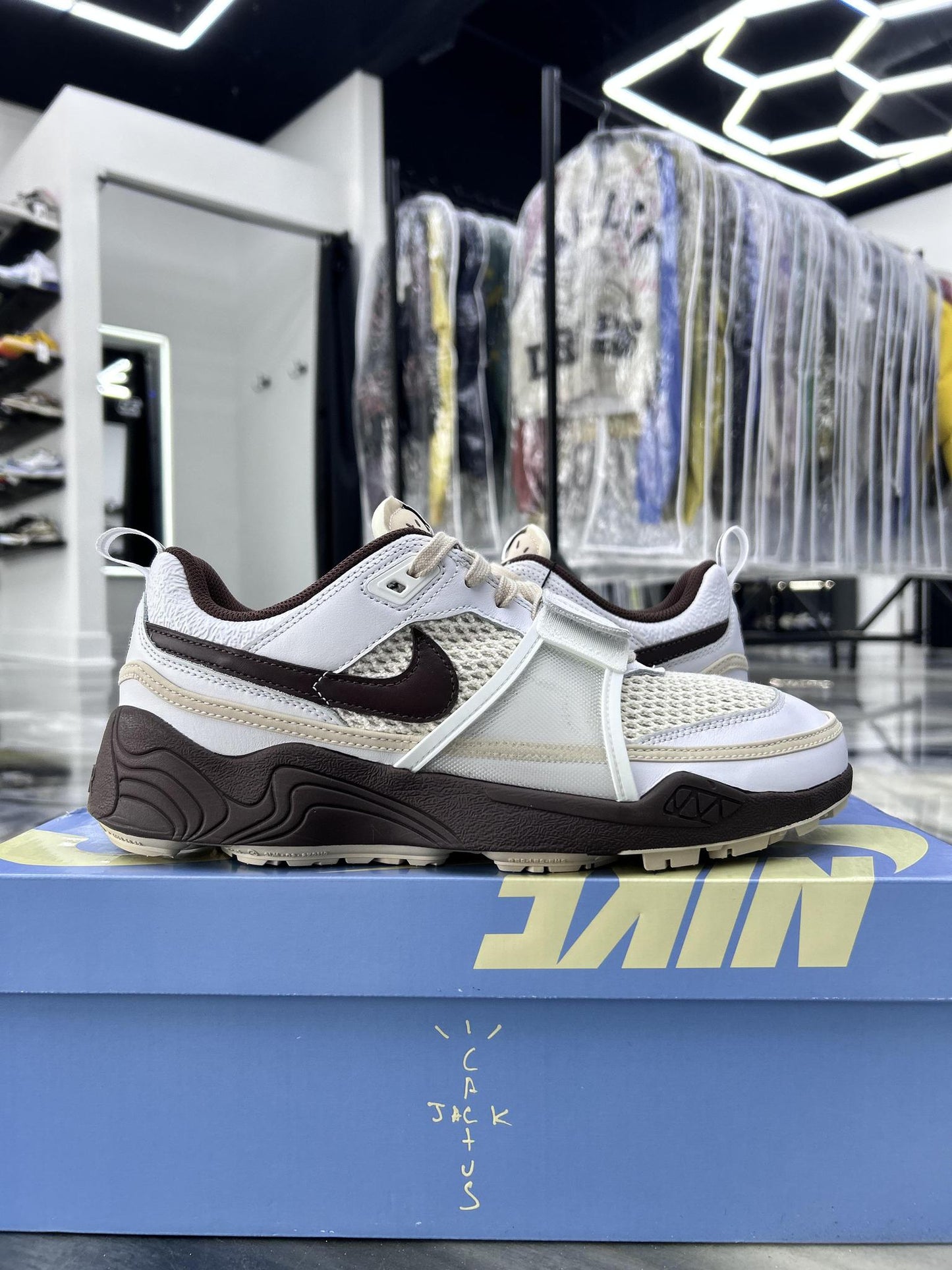 Nike Zoom Field Jaxx Light Chocolate Used Size 10.5