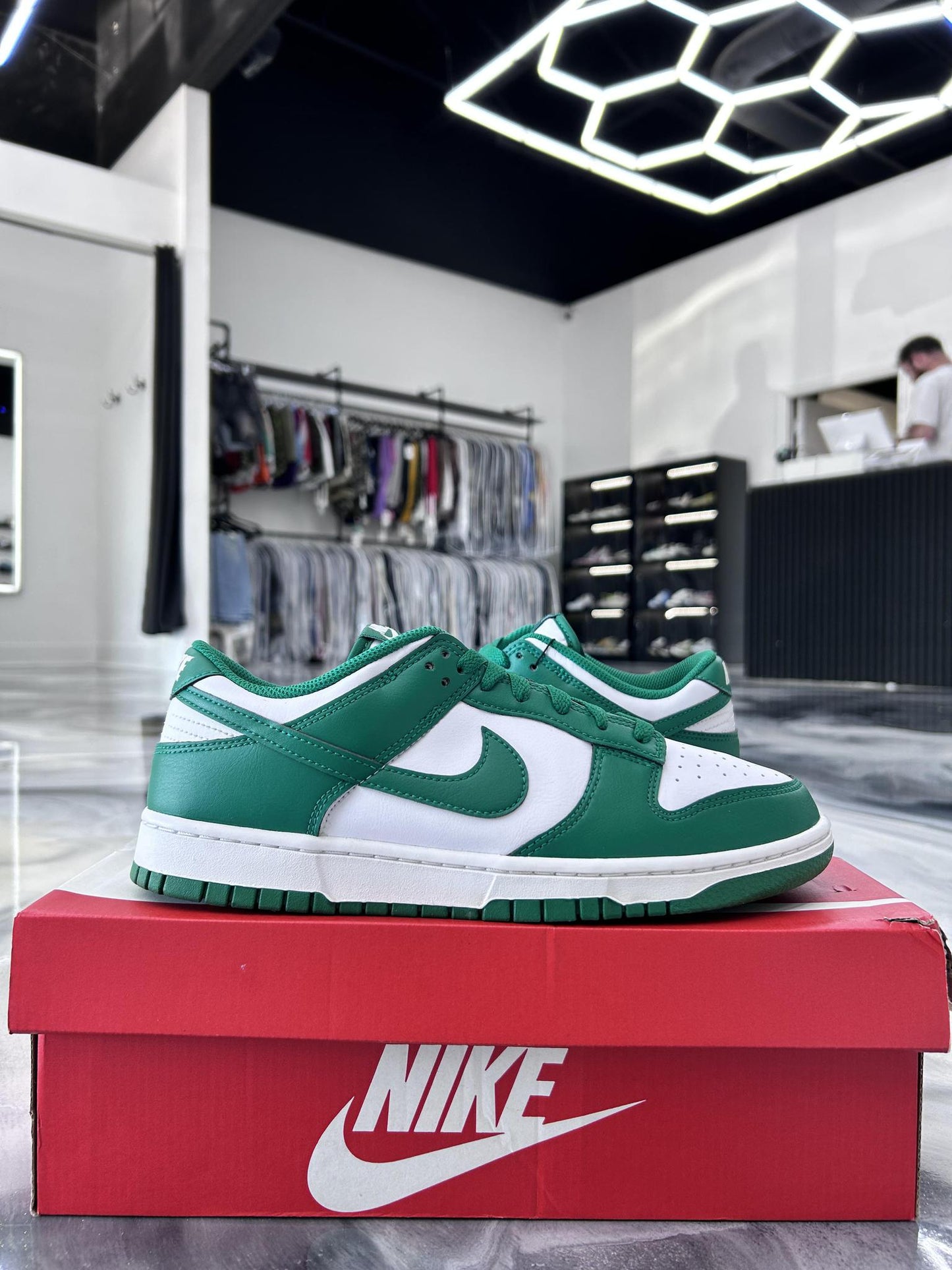 Dunk Low "Malachite" Used Size 9.5