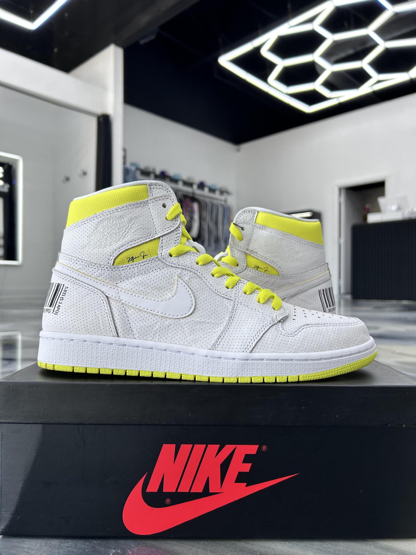 Jordan 1 "First In Flight" Used Size 9.5