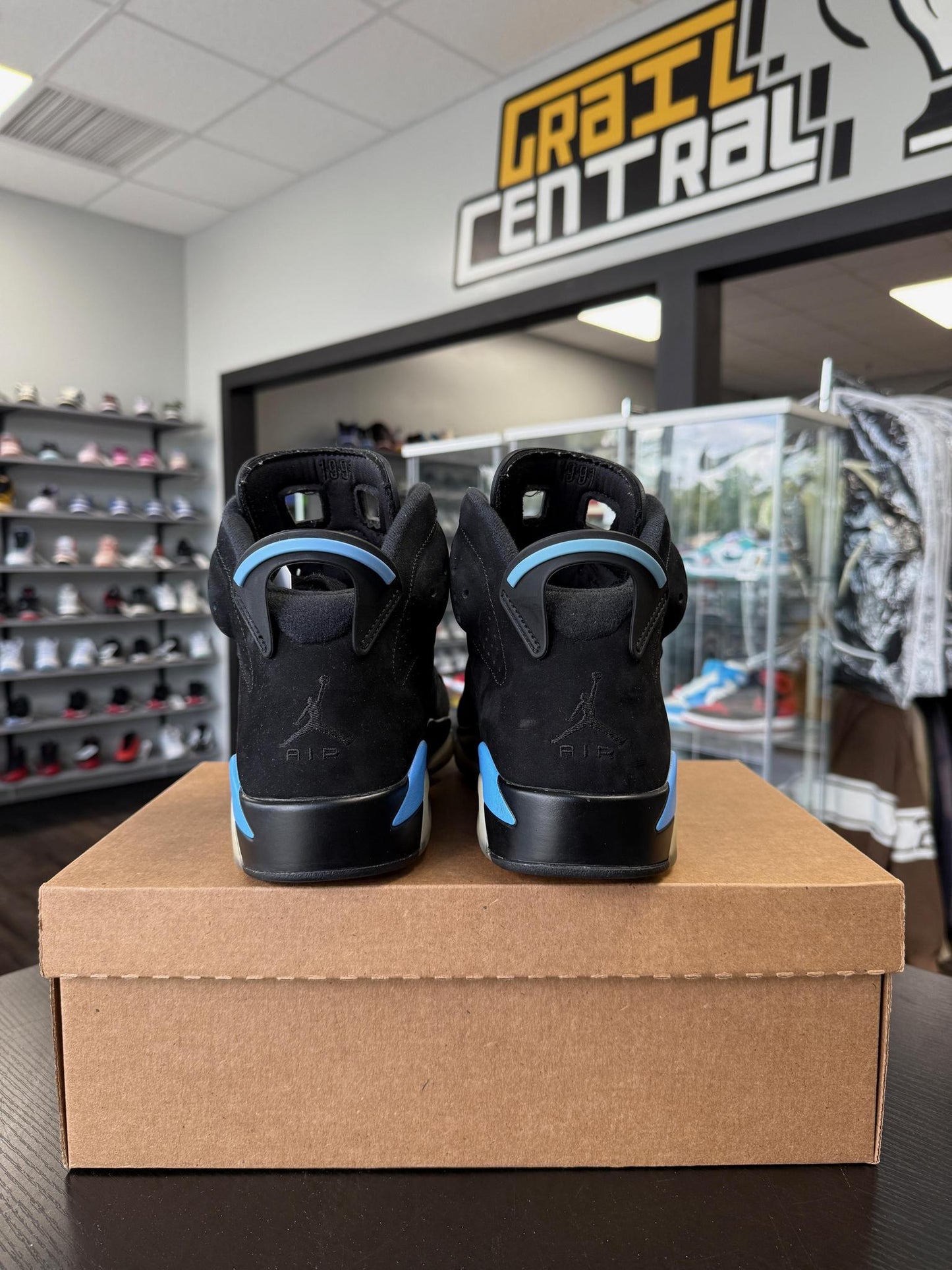 Jordan 6 "UNC Black" Used Size 10