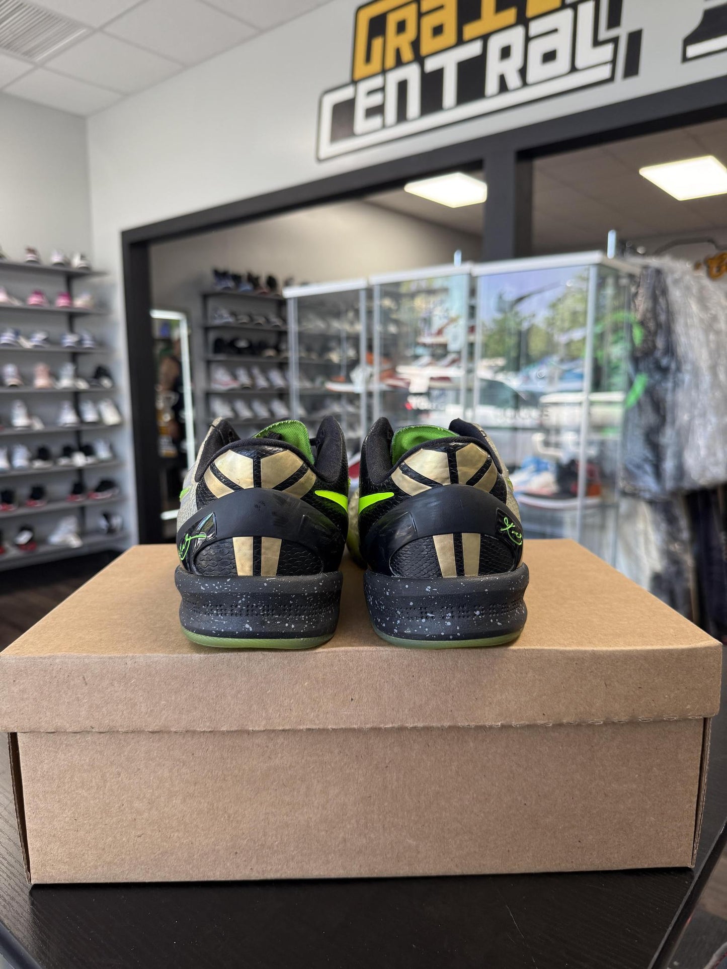 Nike Kobe 8 "Christmas 2013" Used Size 7Y/8.5W