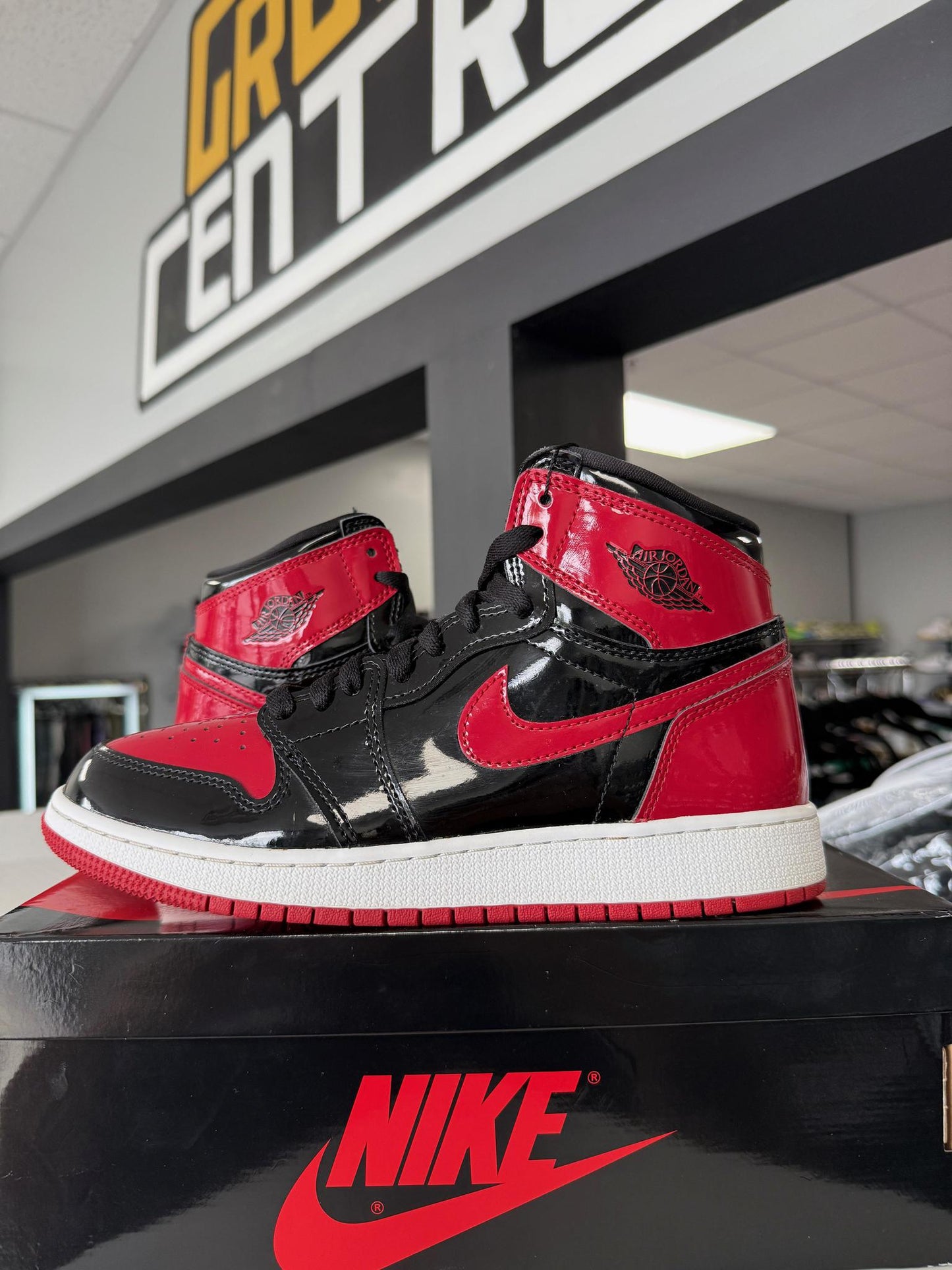 Jordan 1 "Patent Bred" Used Size 7Y/8.5W