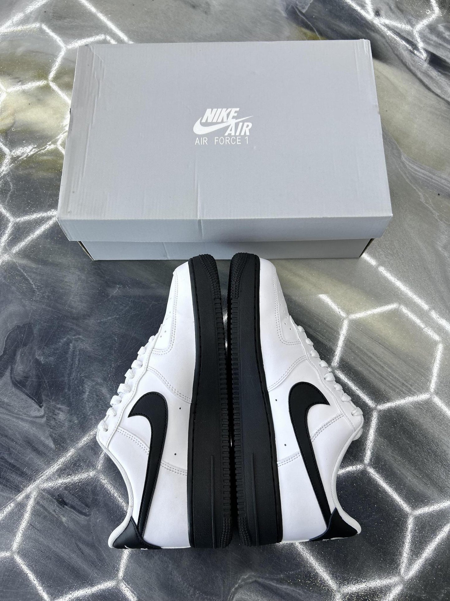 Nike Air Force 1 "White/Black" Used Size 9