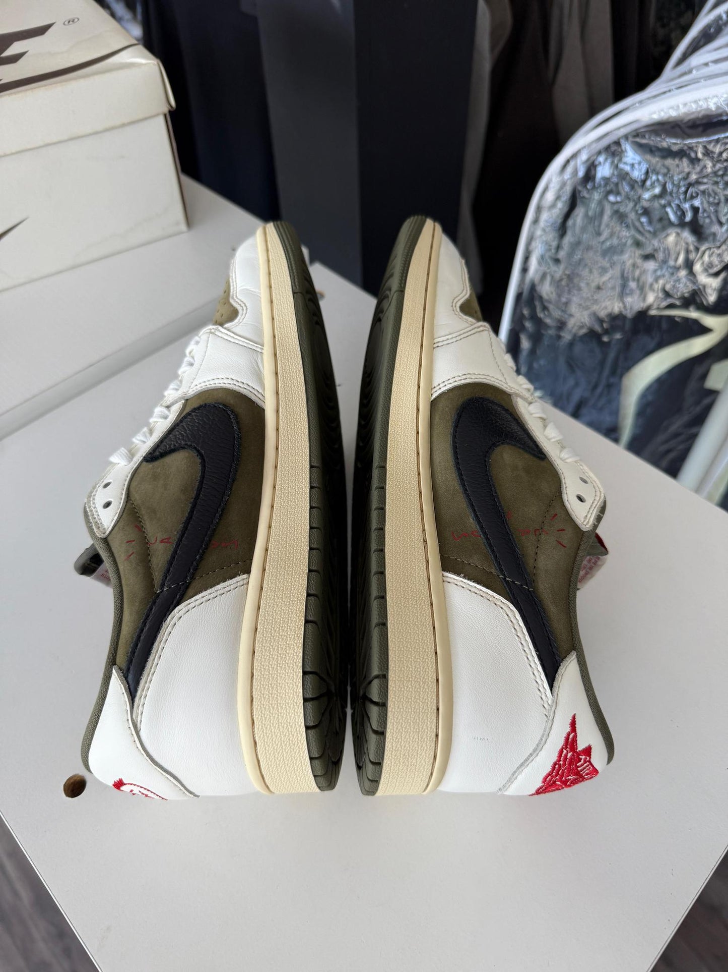 Jordan 1 Low x Travis Scott "Medium Olive" Used Size 10
