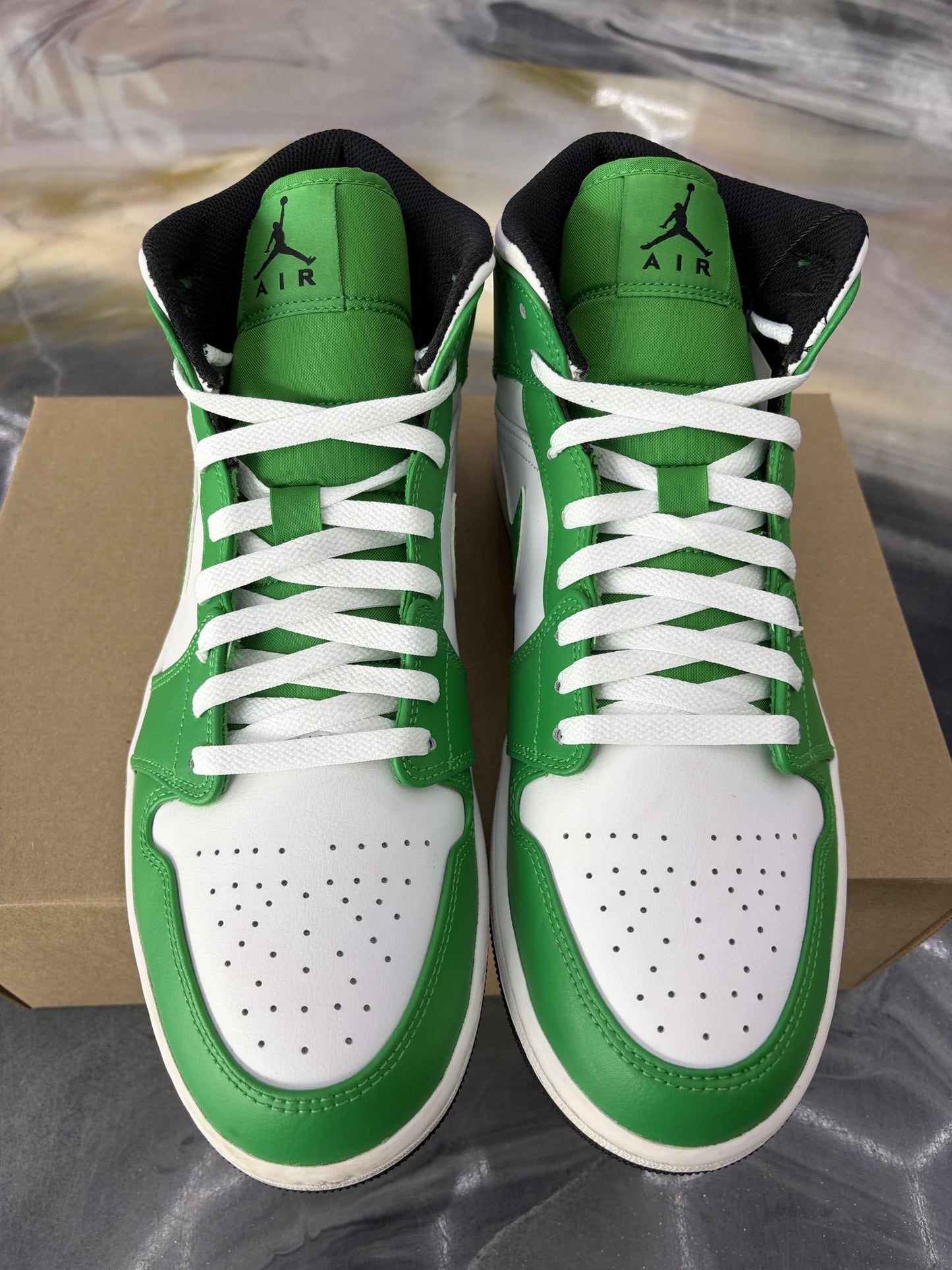 Jordan 1 Mid "Lucky Green" Size 11