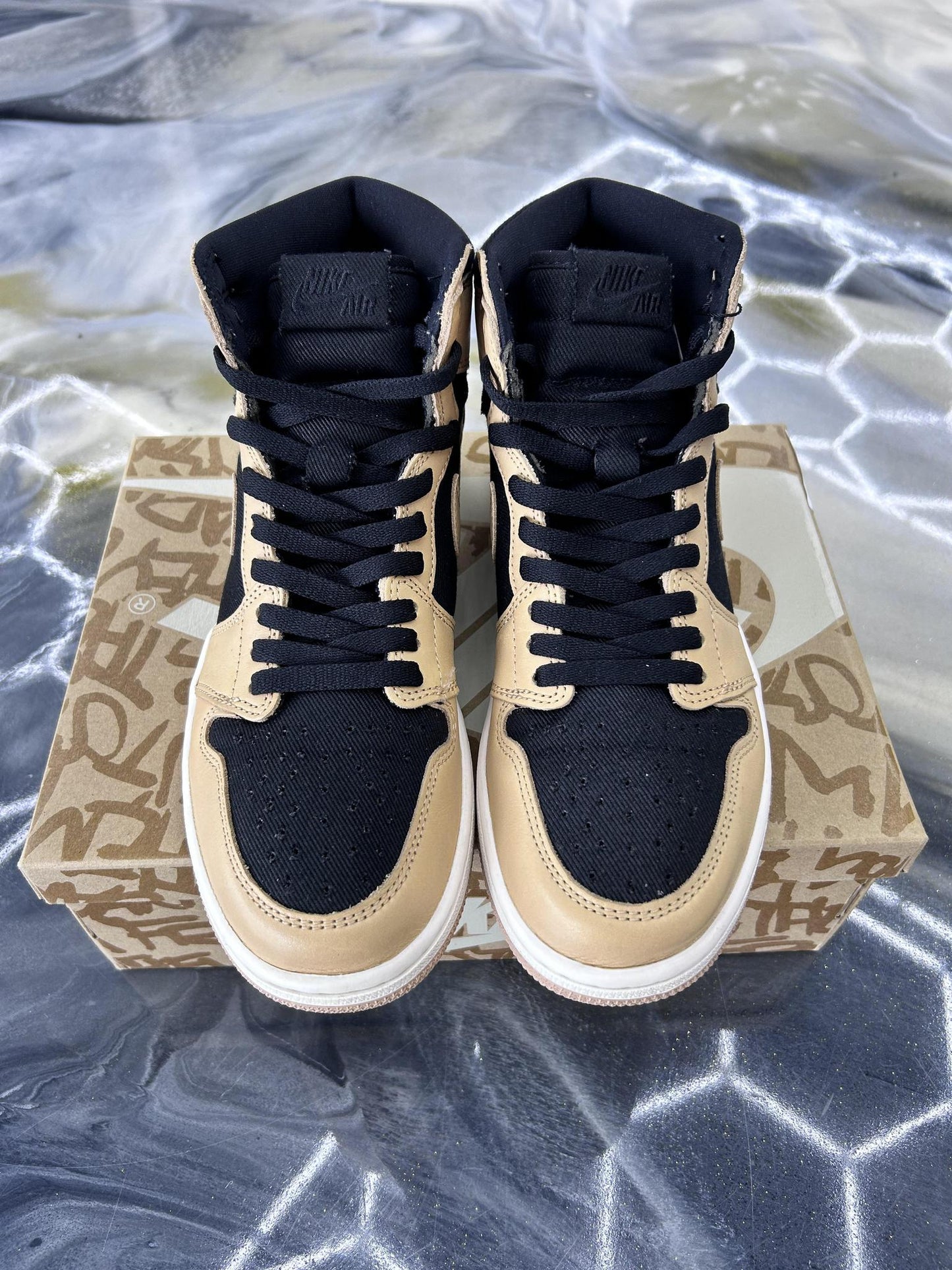 Jordan 1 High "Heirloom" Used Size 9