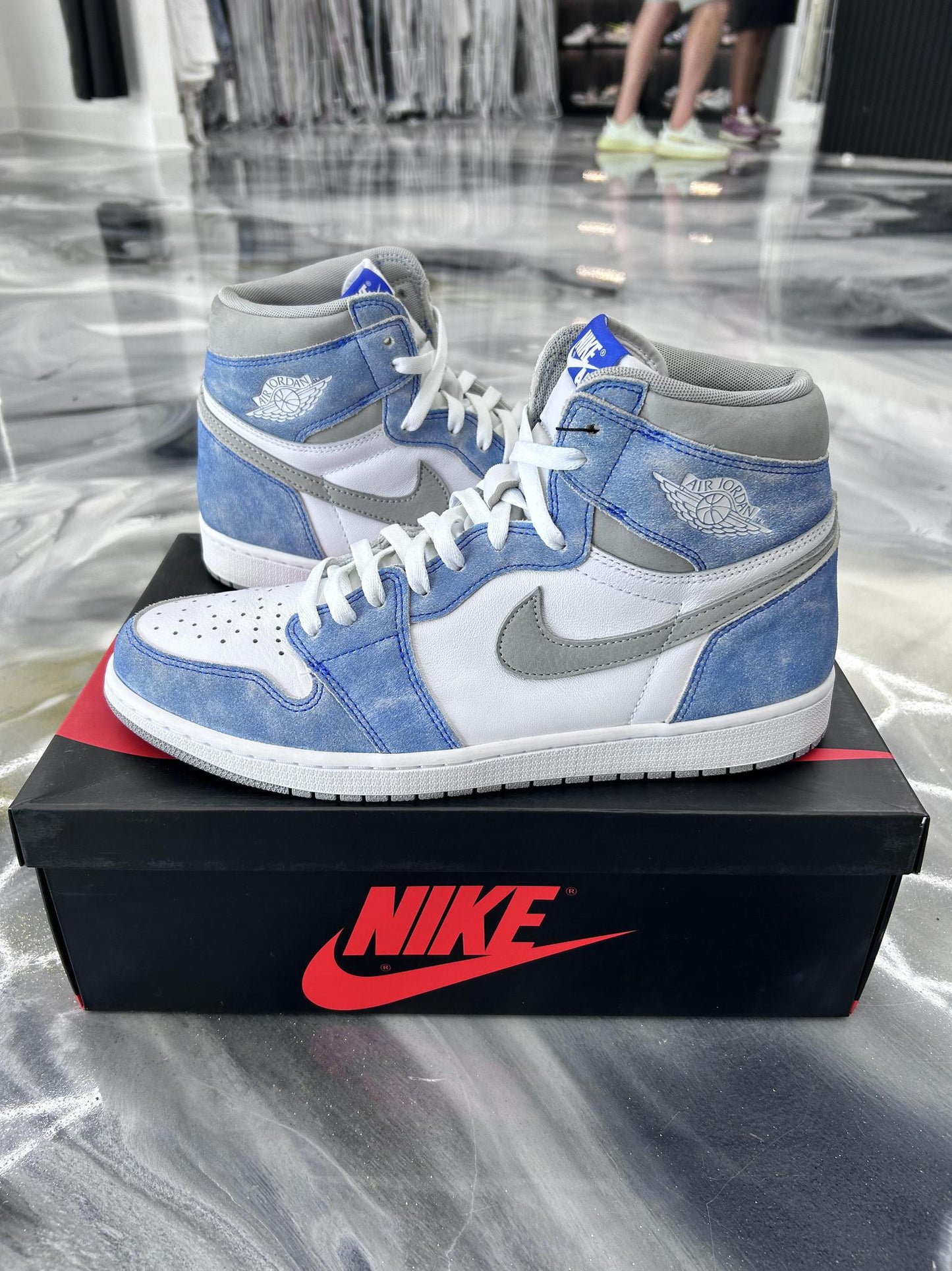 Jordan 1 "Hyper Royal" Used Size 13