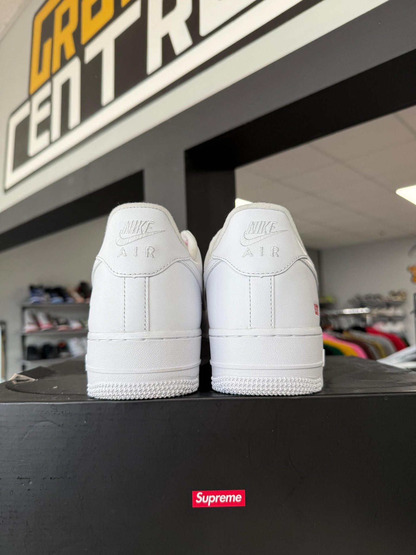 Air Force 1 Low x Supreme "White" Used Size 10