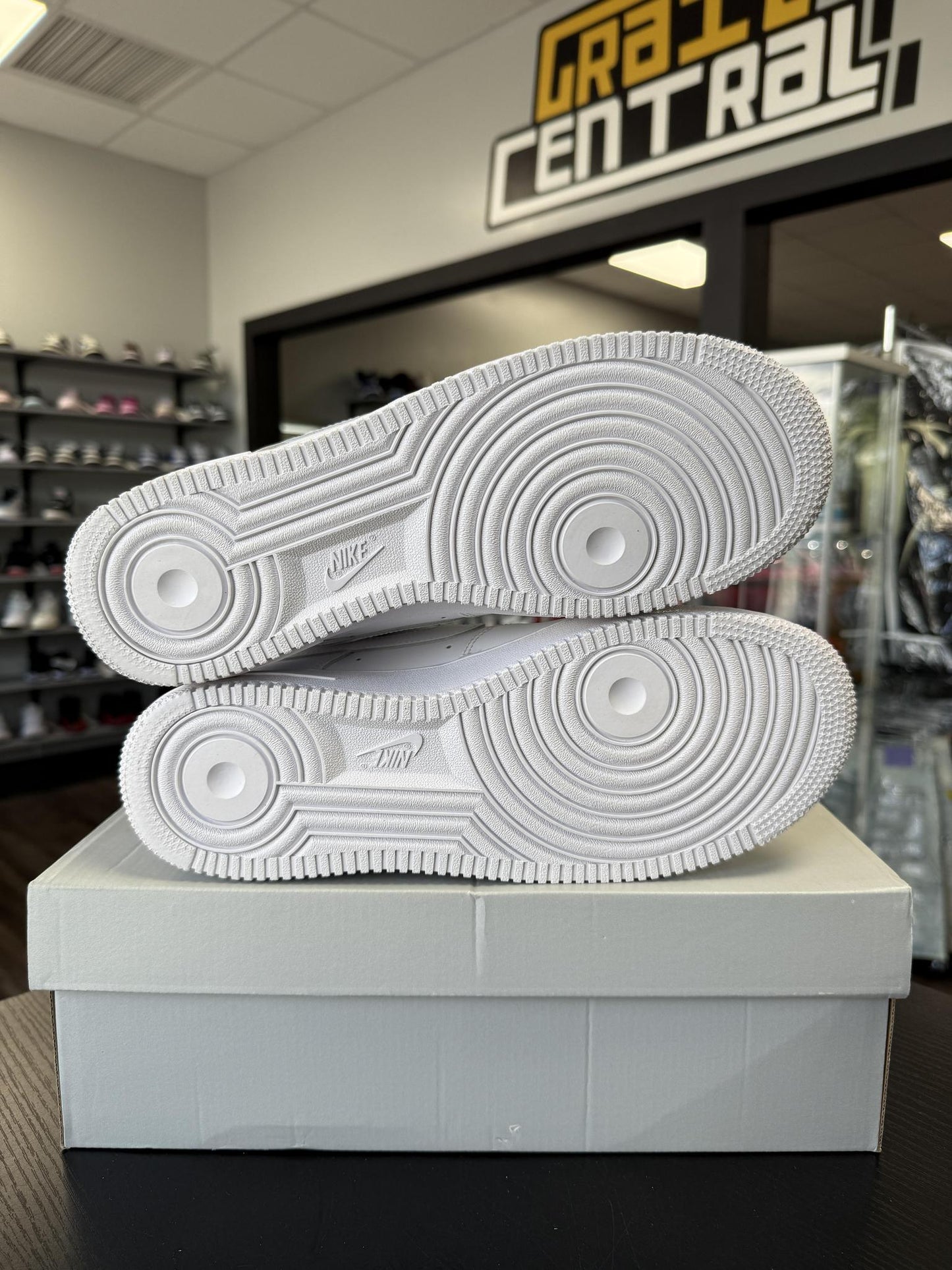 Nike Air Force 1 Low "Triple White" Used Size 10