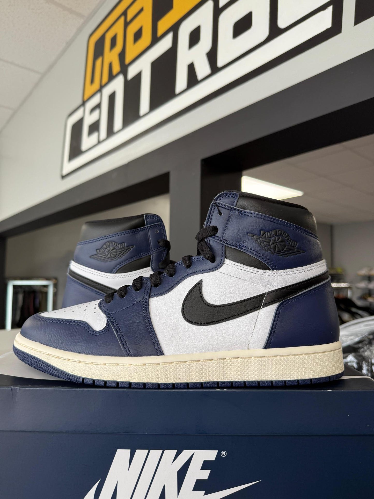 Jordan 1 "Midnight Navy" Used Size 10.5