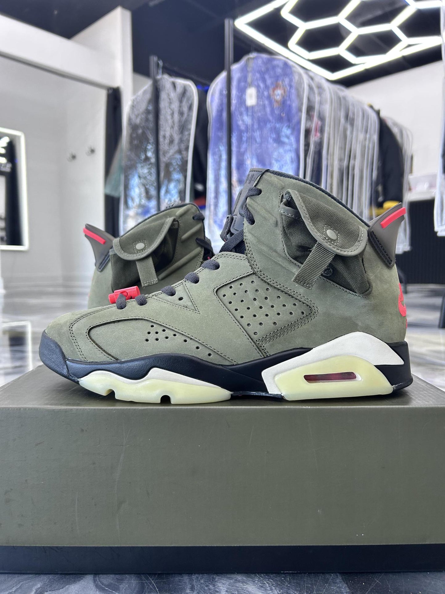 Jordan 6 x Travis Scott "Olive" Used Size 10.5