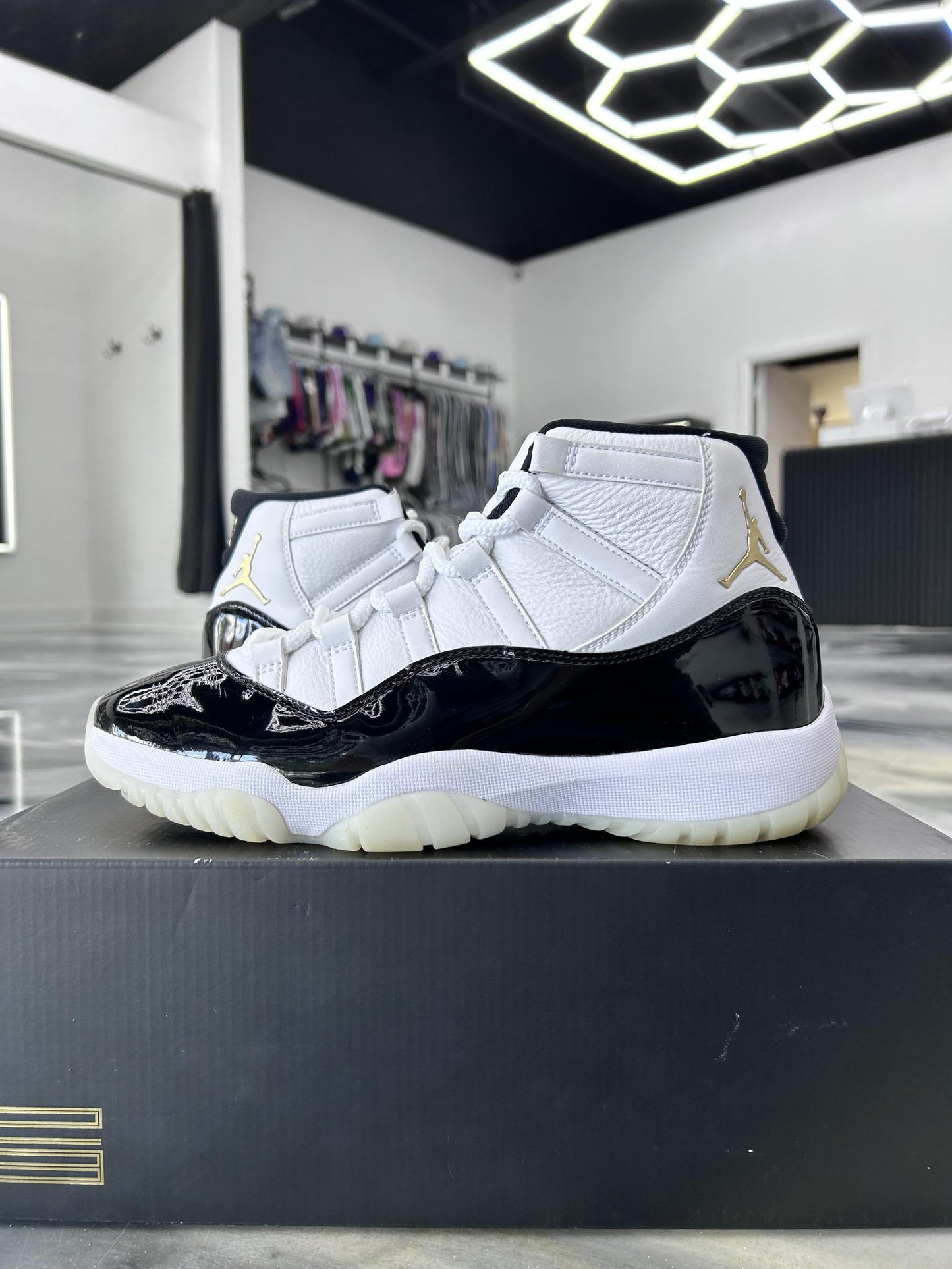 Jordan 11 "Gratitude" Used Size 9.5