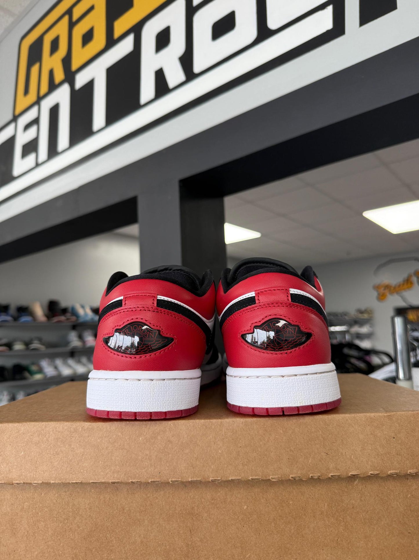 Jordan 1 Low OG "Black Toe" Used Size 9.5