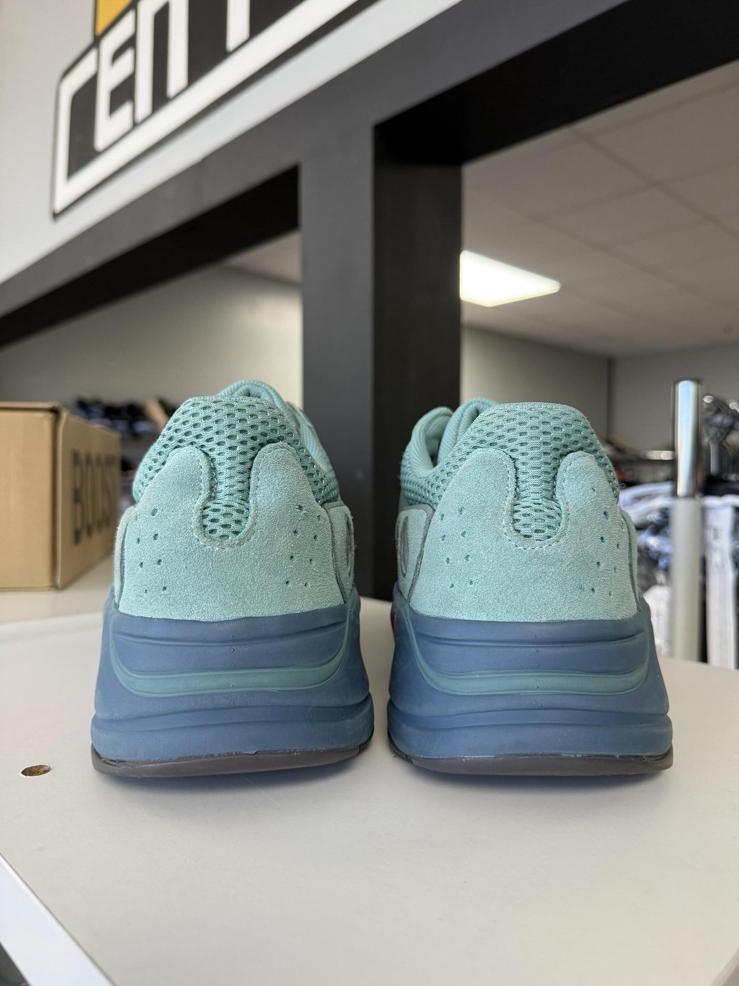 Yeezy 700 "Azure" Used Size 15