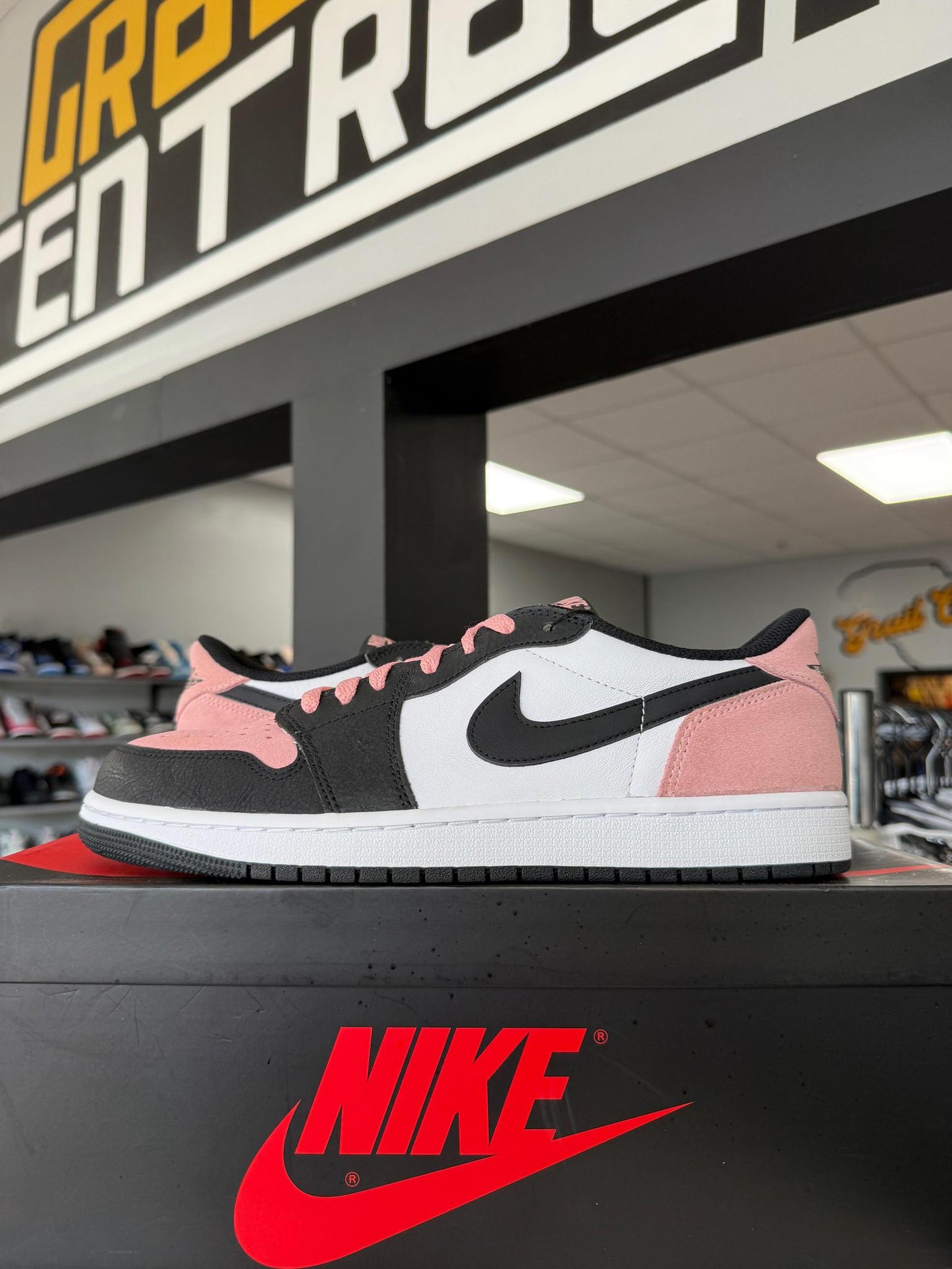 Jordan 1 Low "Bleached Coral" Used Size 10
