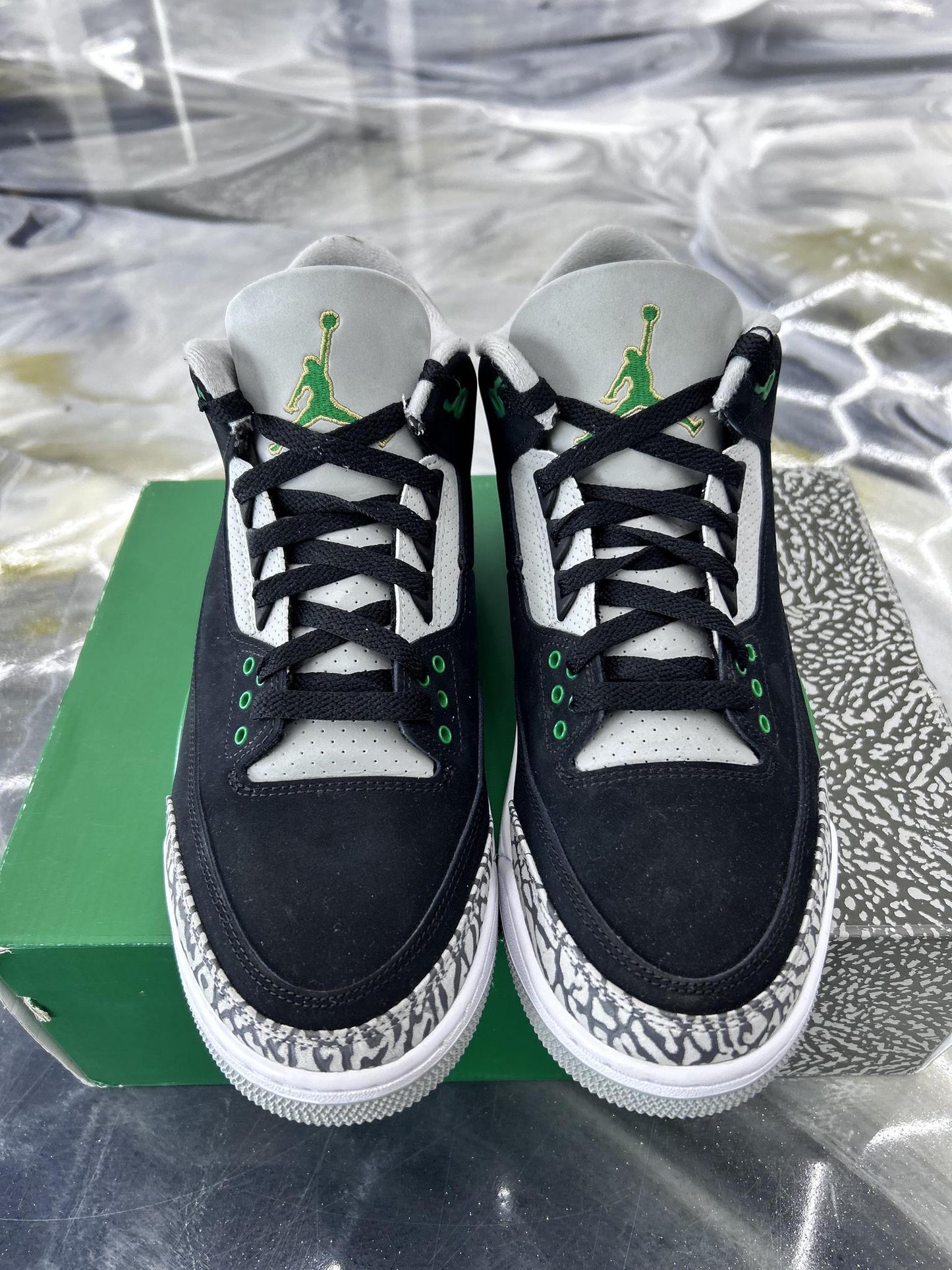 Jordan 3 "Pine Green" Used Size 10