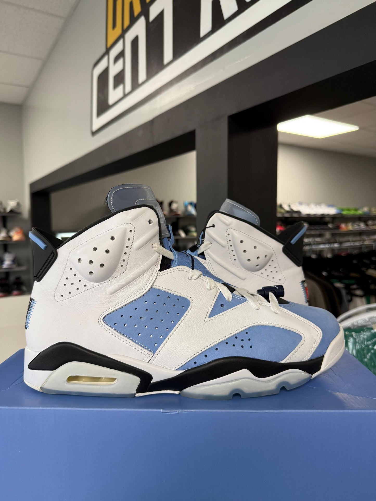Jordan 6 "UNC" Used Size 11.5