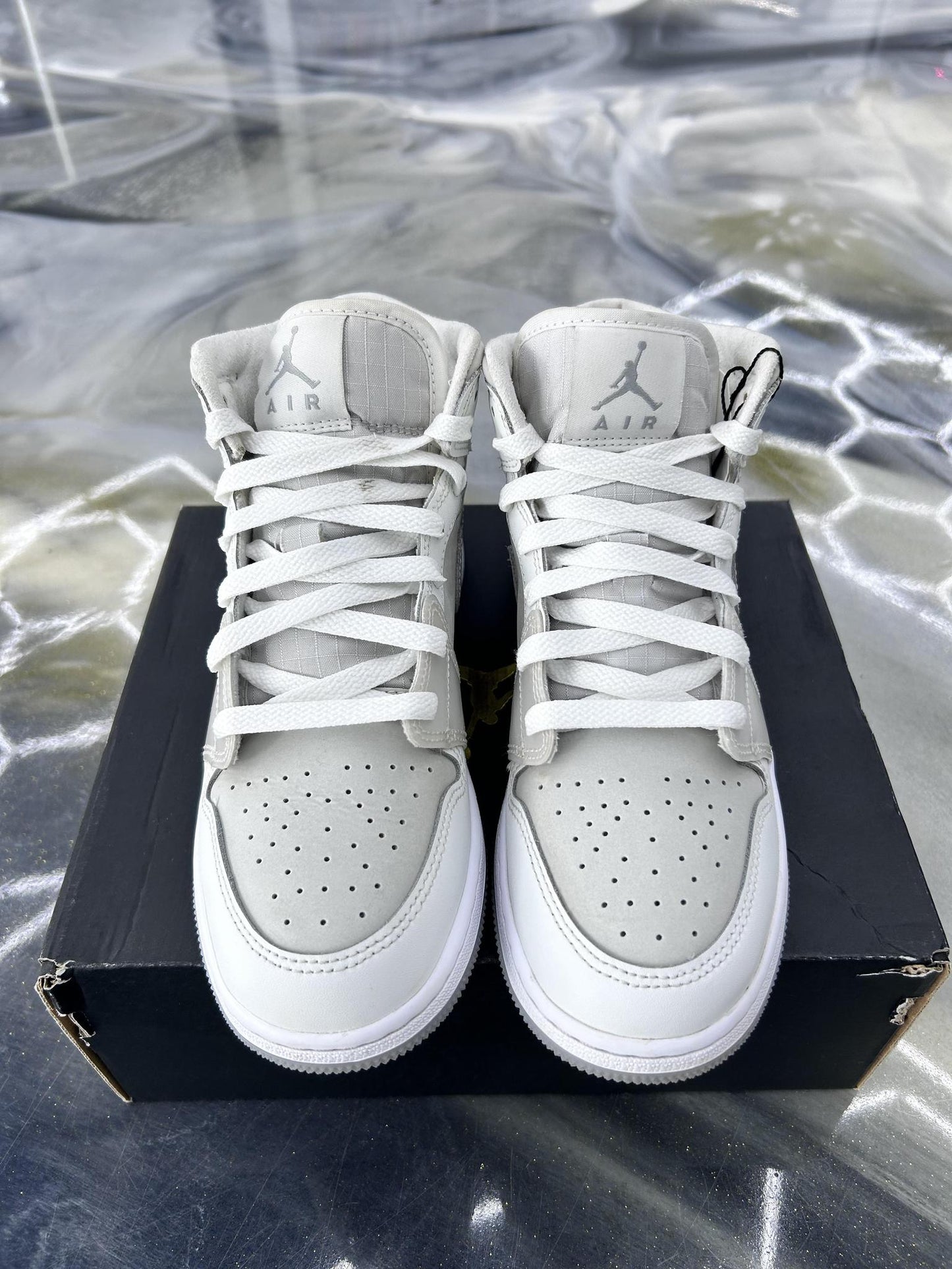 Jordan 1 Mid "White Metallic" Used Size 5Y/6.5W