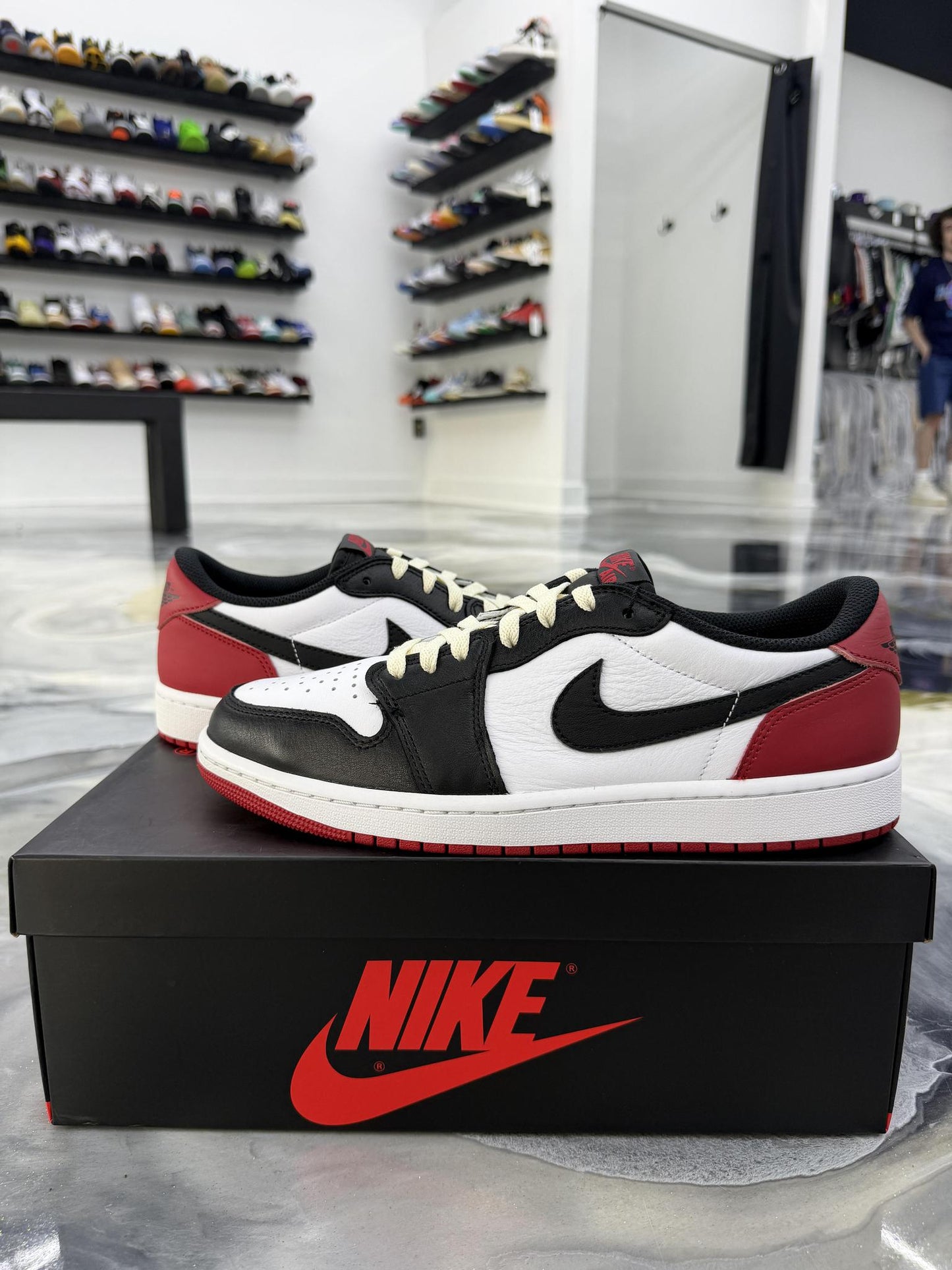 Jordan 1 Black Toe Low Used Size 10.5