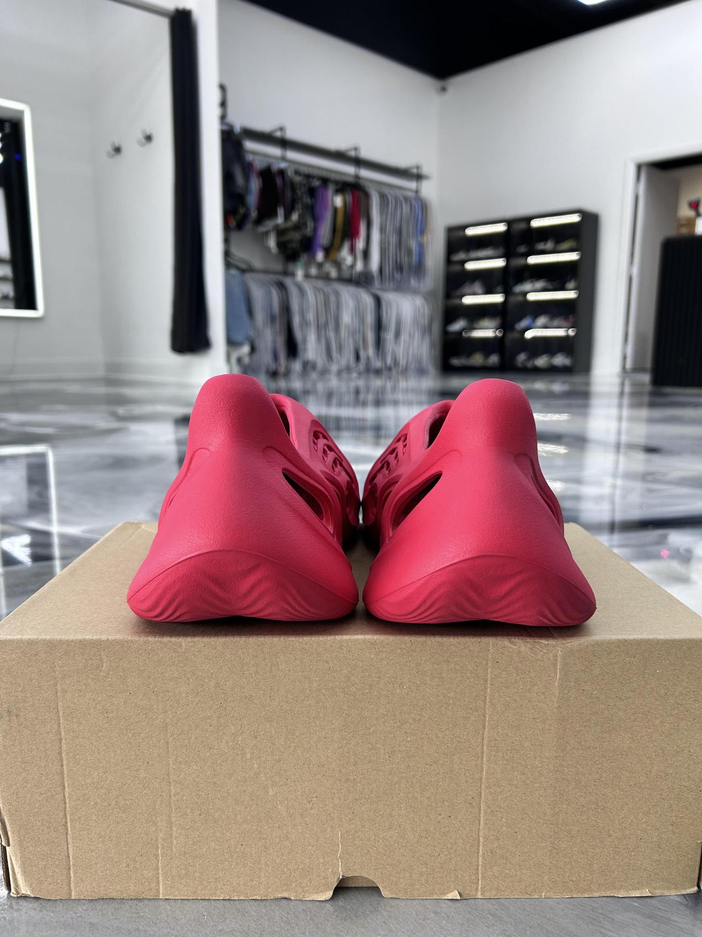 Yeezy Foam RNNR "Vermillion" Used Size 10
