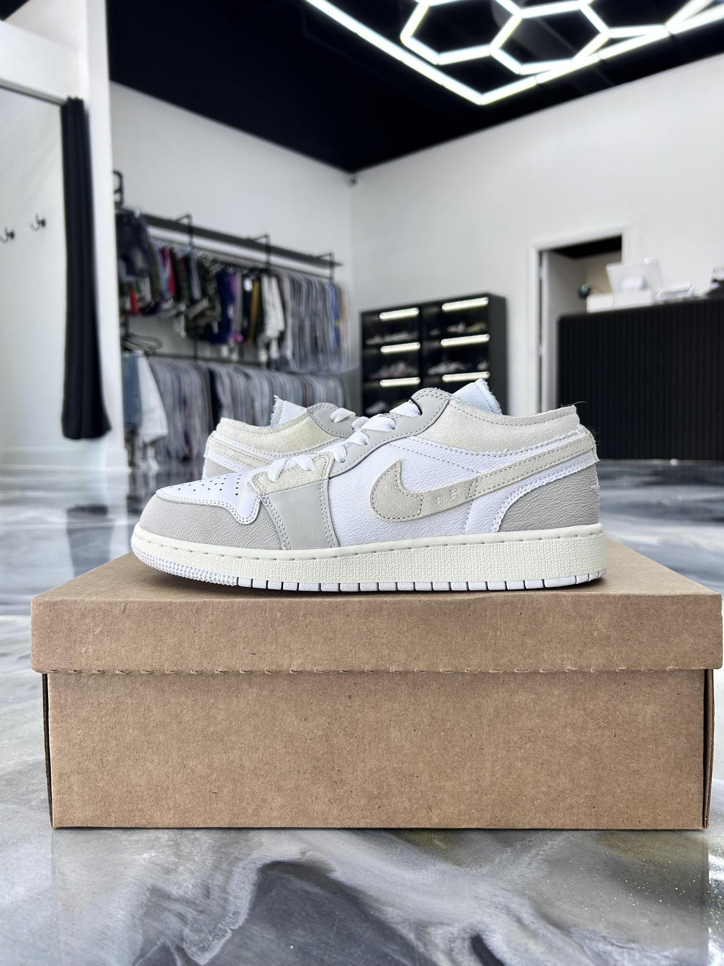 Jordan 1 Low "Inside Out" Used Size 7Y/8.5W