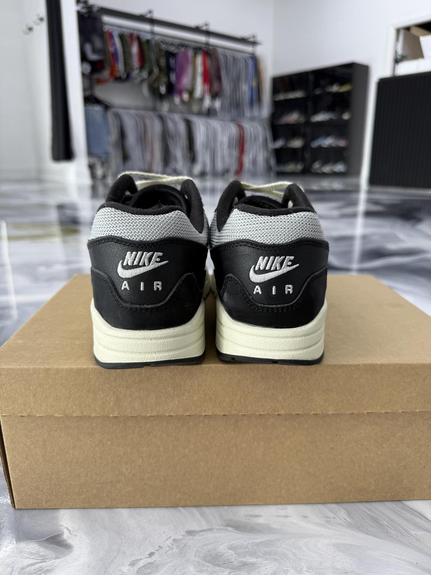 Nike Air Max 1 x Patta Waves "Black/Grey" Used Size 7.5