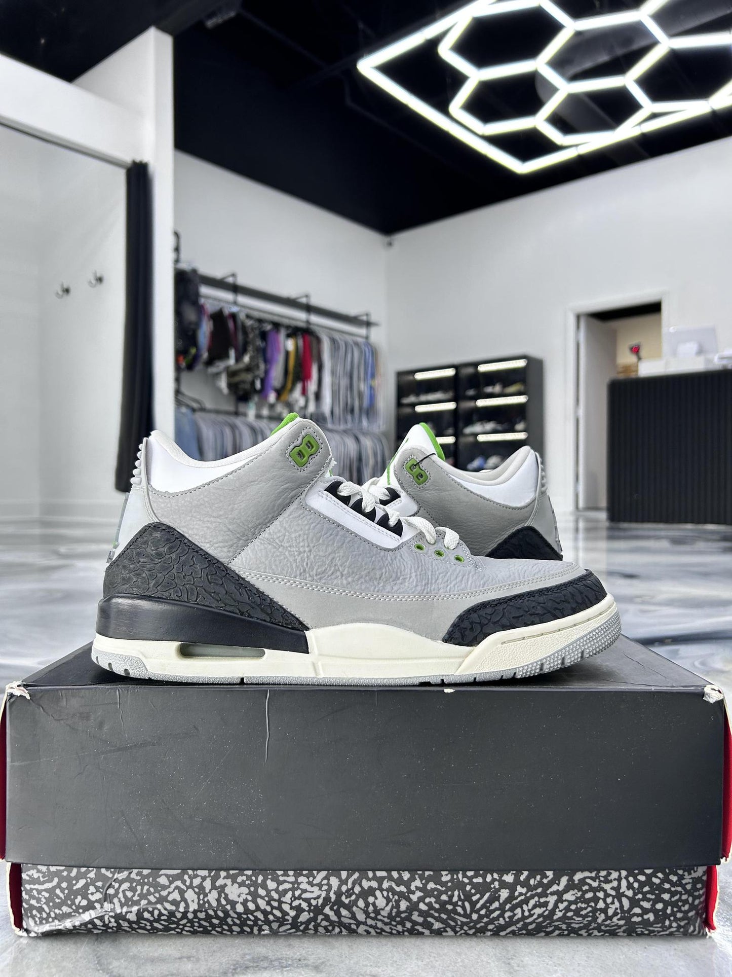 Jordan 3 "Chlorophyll" Used Size 10.5