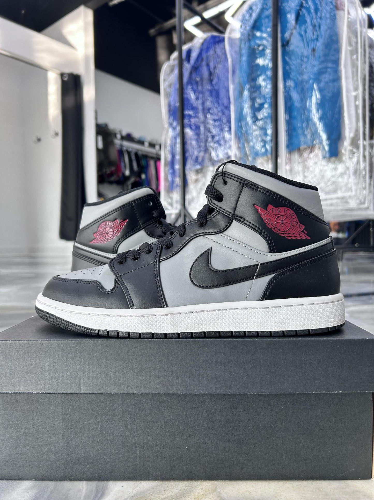 Jordan 1 Mid Shadow Red Used Size 9