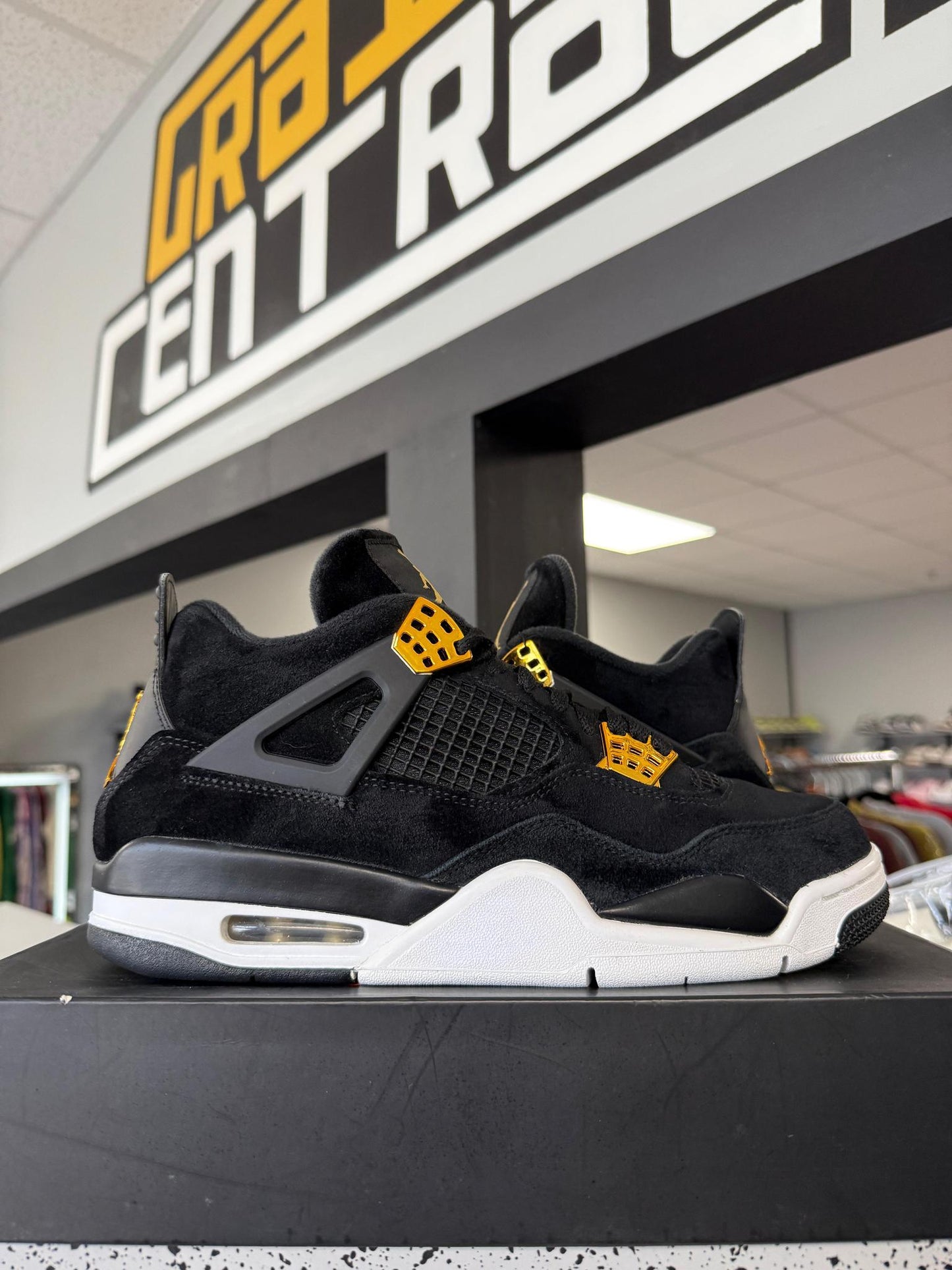Jordan 4 "Royalty" Used Size 9.5
