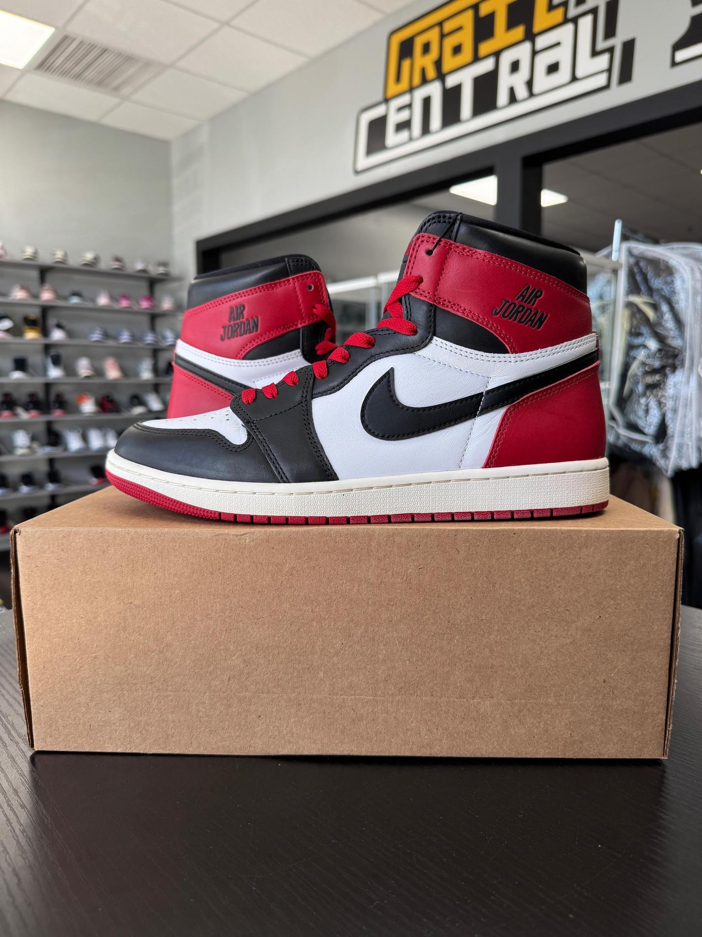 Jordan 1 "Black Toe Reimagined" Used Size 11