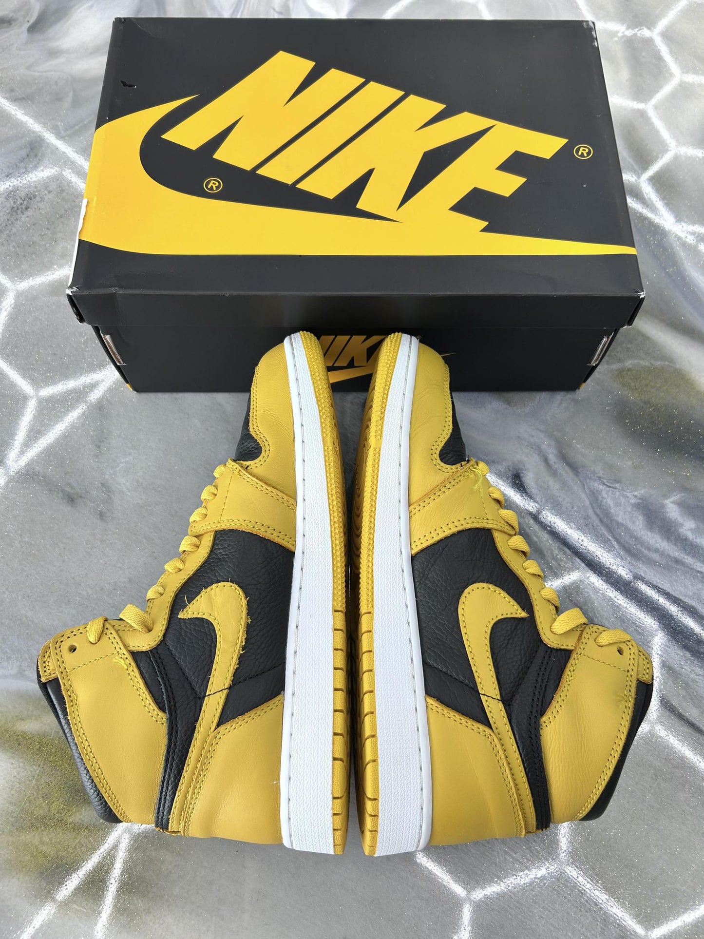Jordan 1 High "Pollen" Used Size 7Y/8.5W