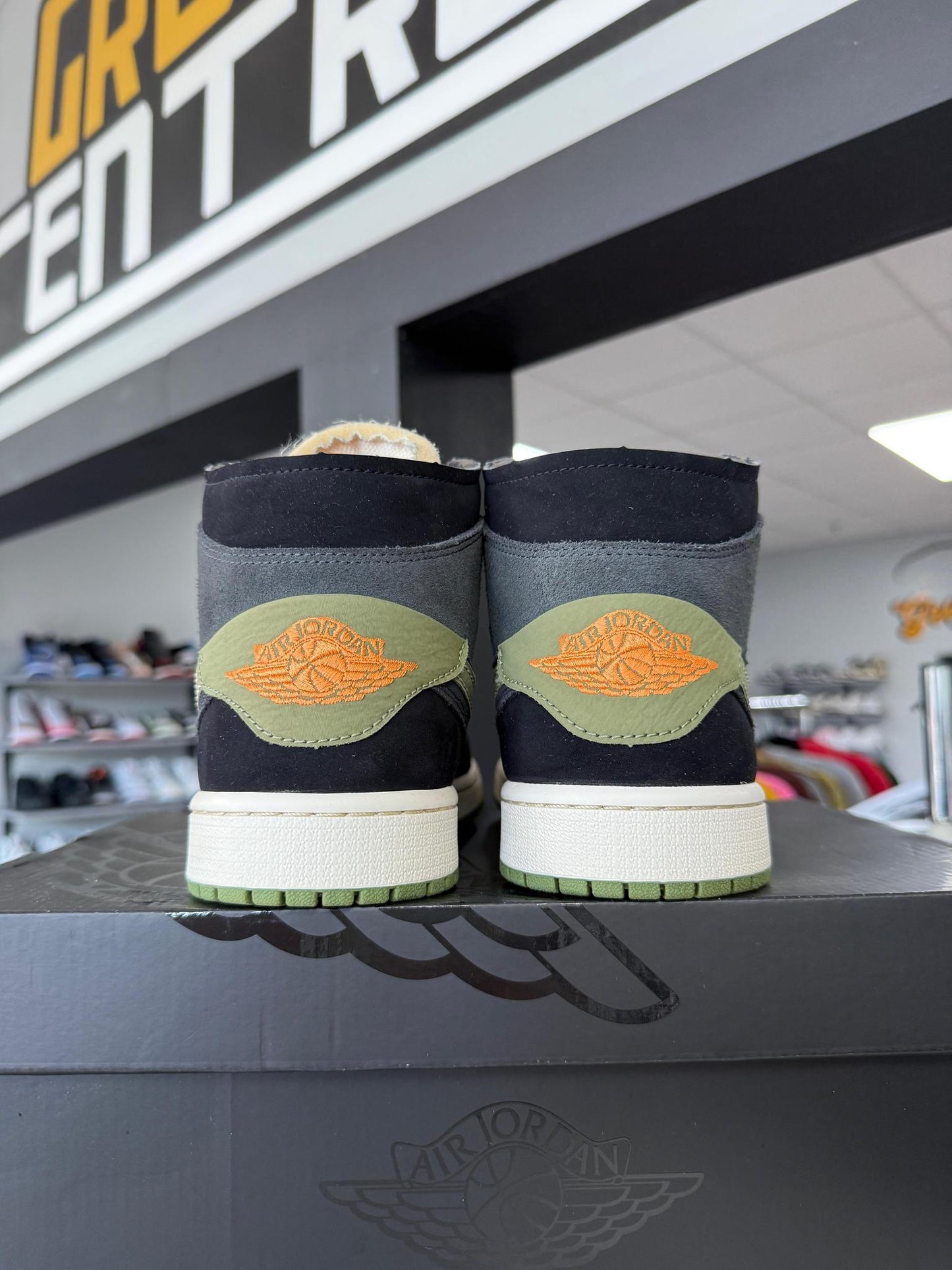 Jordan 1 Mid "Anthracite" Used Size 9.5