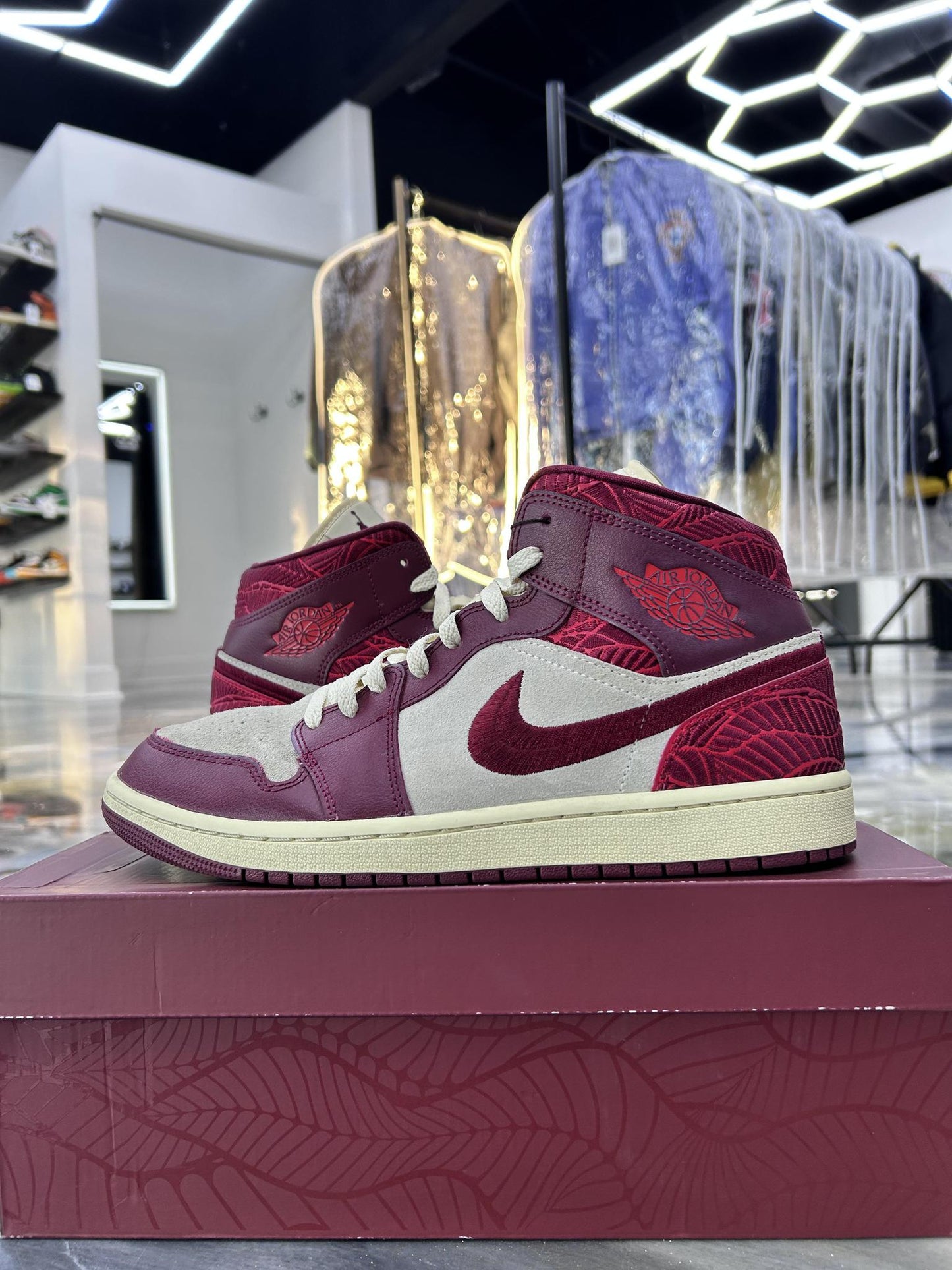 Jordan 1 Mid "Team Red" Used Size 10.5
