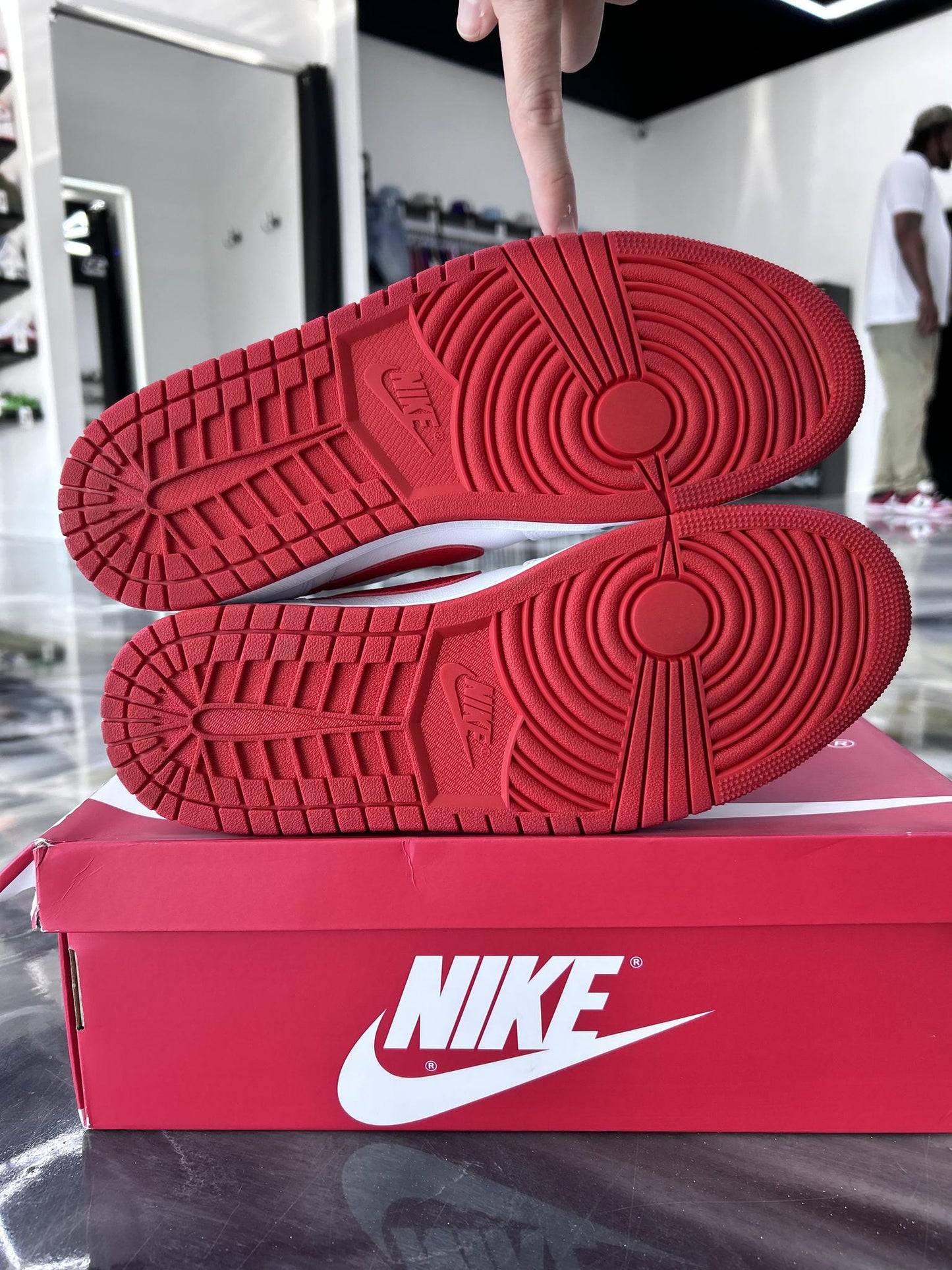 Jordan 1 Low "University Red" Used Size 11