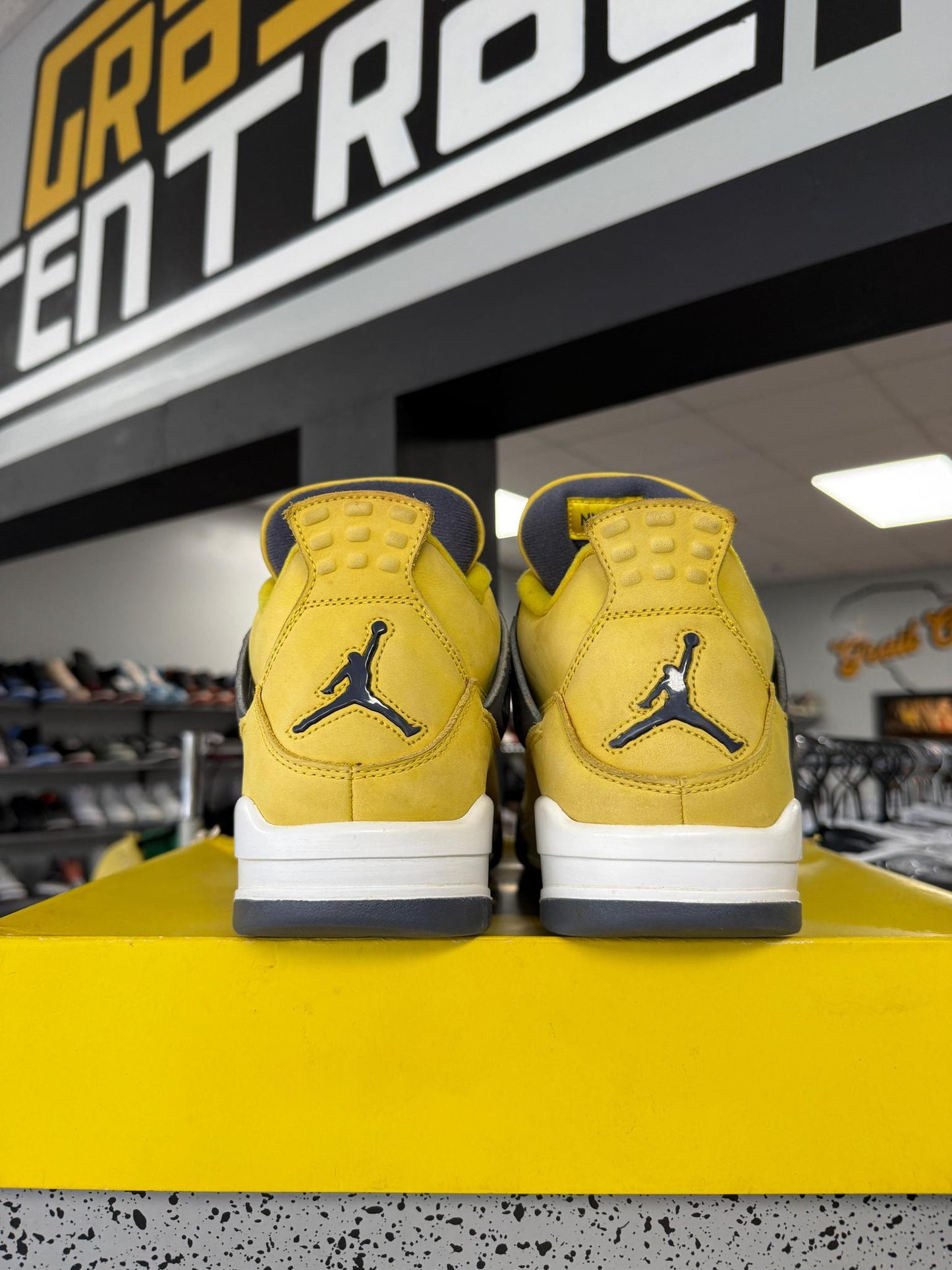 Jordan 4 "Lightning" Used Size 10