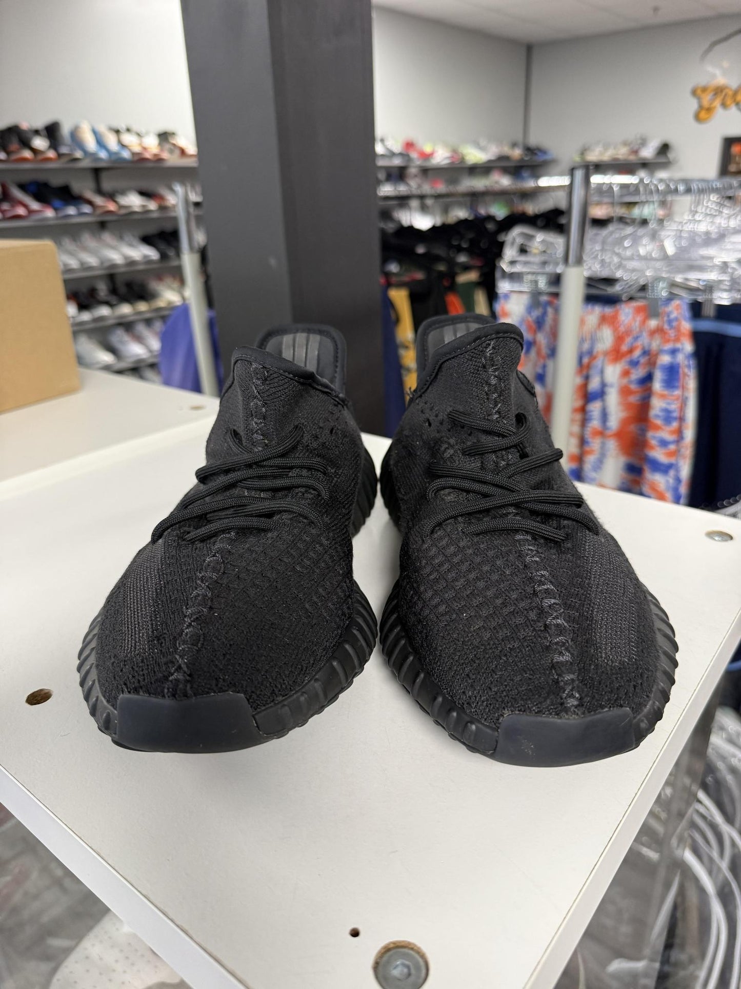 Yeezy 350 "Onyx" Used Size 8.5
