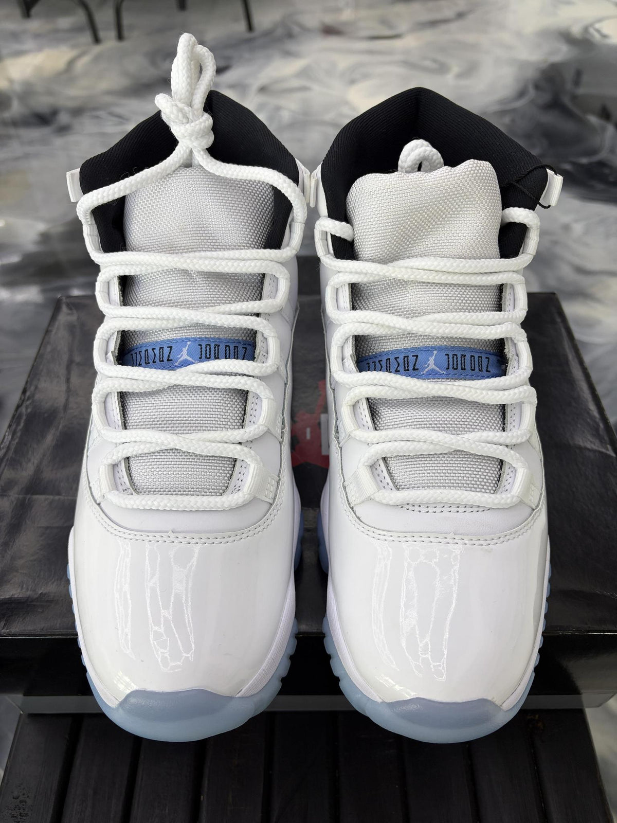Jordan 11 "Legend Blue" Used Size 9