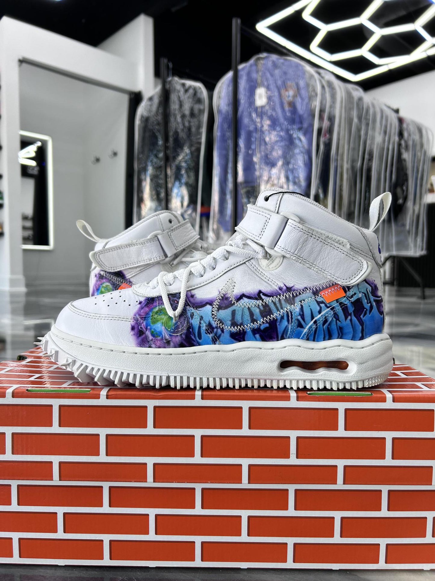 Air Force 1 Mid x Off White "Graffiti" Used Size 9.5