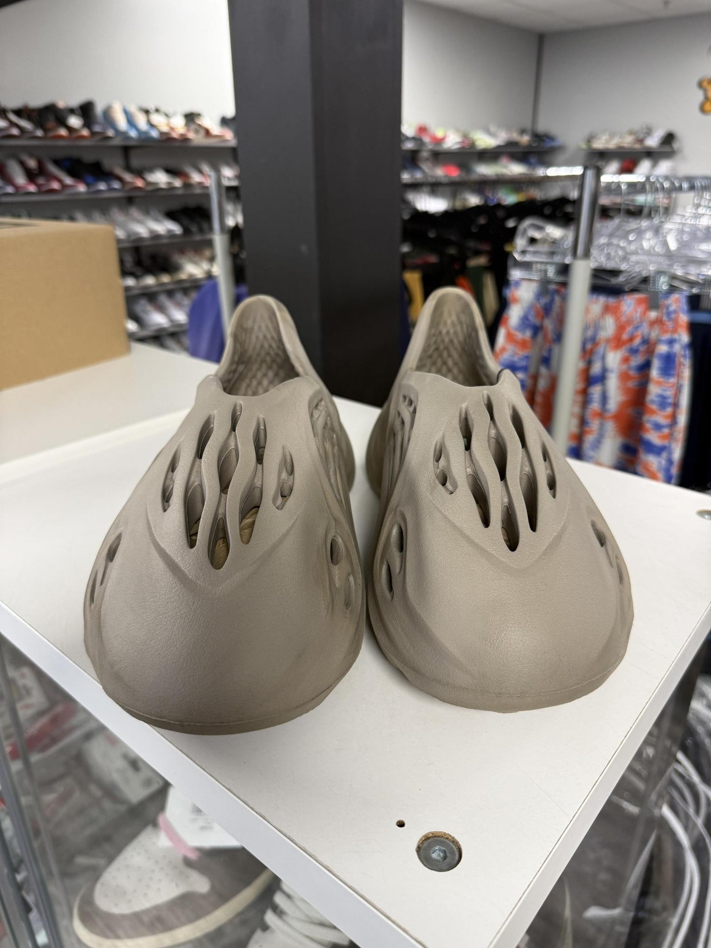 Yeezy foam RNR "Stone Sage" Used Size 11