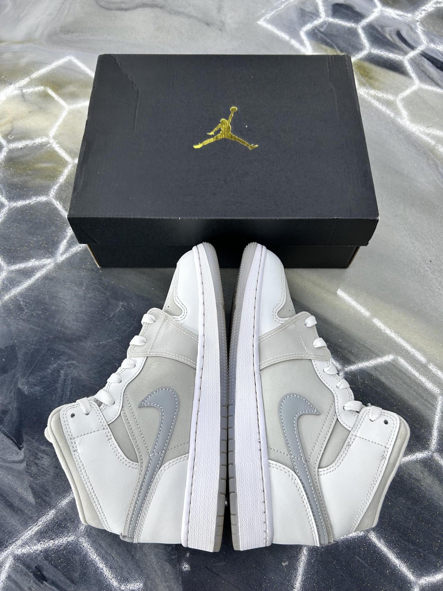 Jordan 1 Mid "White Metallic" Used Size 5Y/6.5W